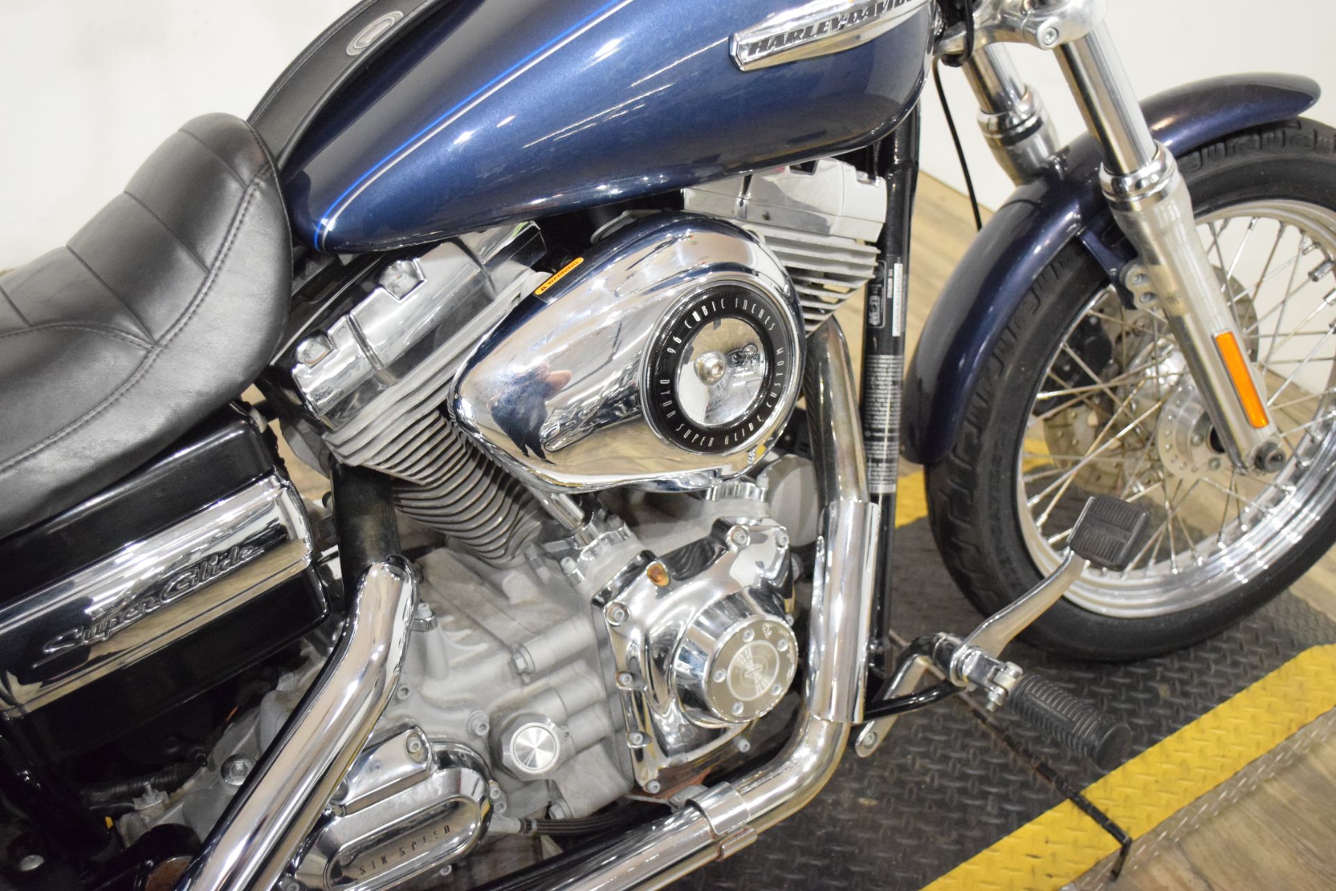 2009 Harley-Davidson Dyna® Super Glide® Custom in Wauconda, Illinois - Photo 6