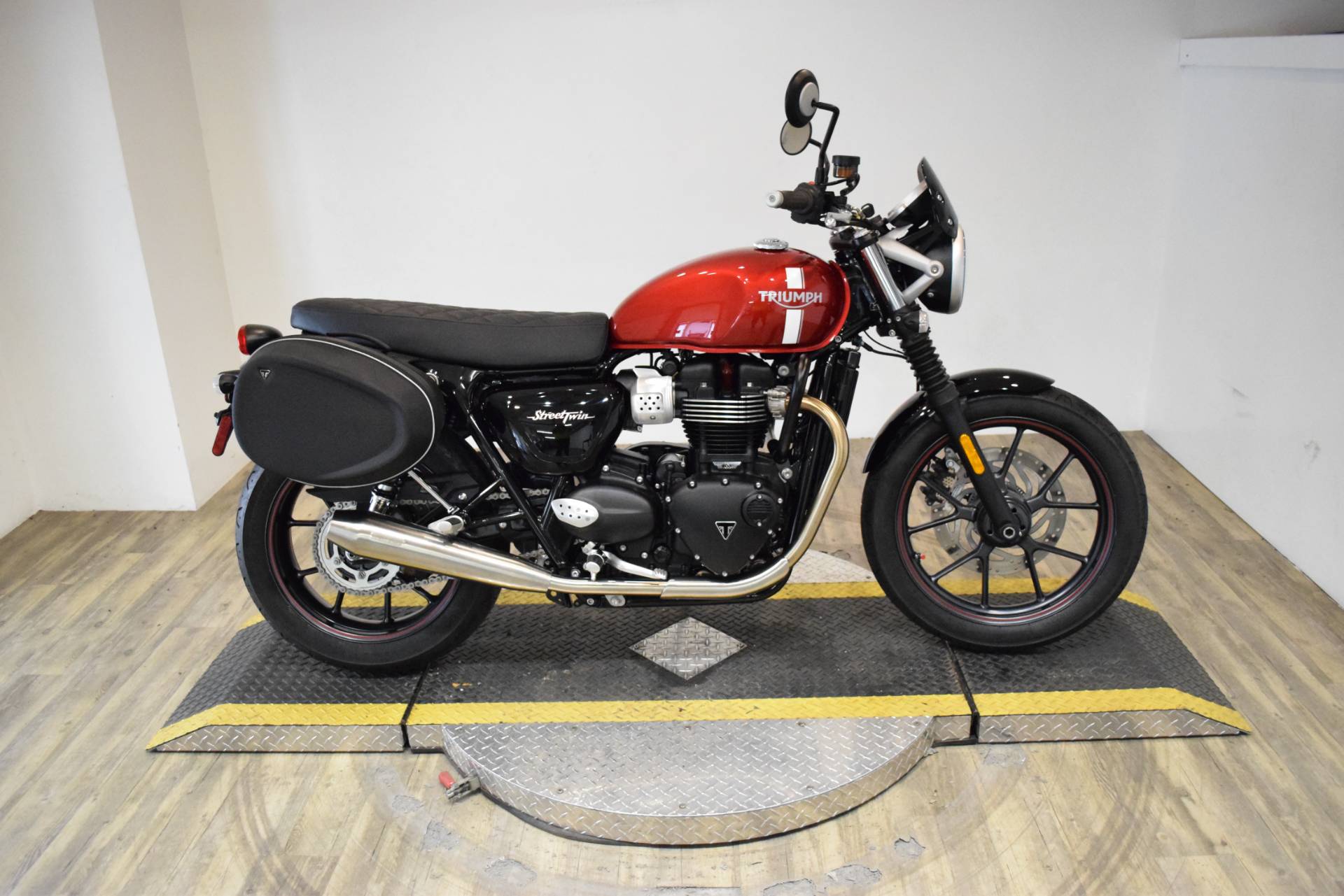 used triumph street twin