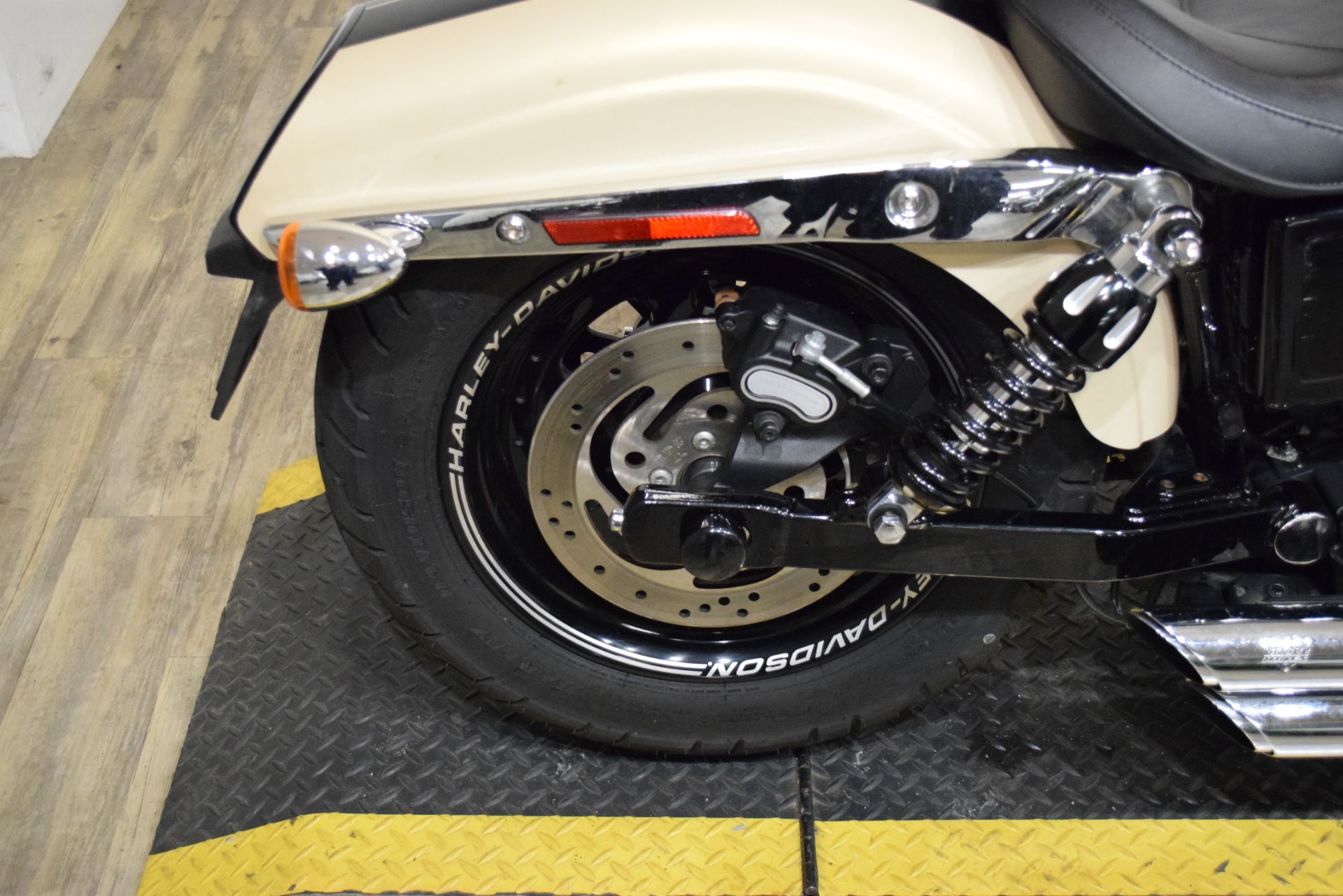 2014 Harley-Davidson Dyna® Fat Bob® in Wauconda, Illinois - Photo 8