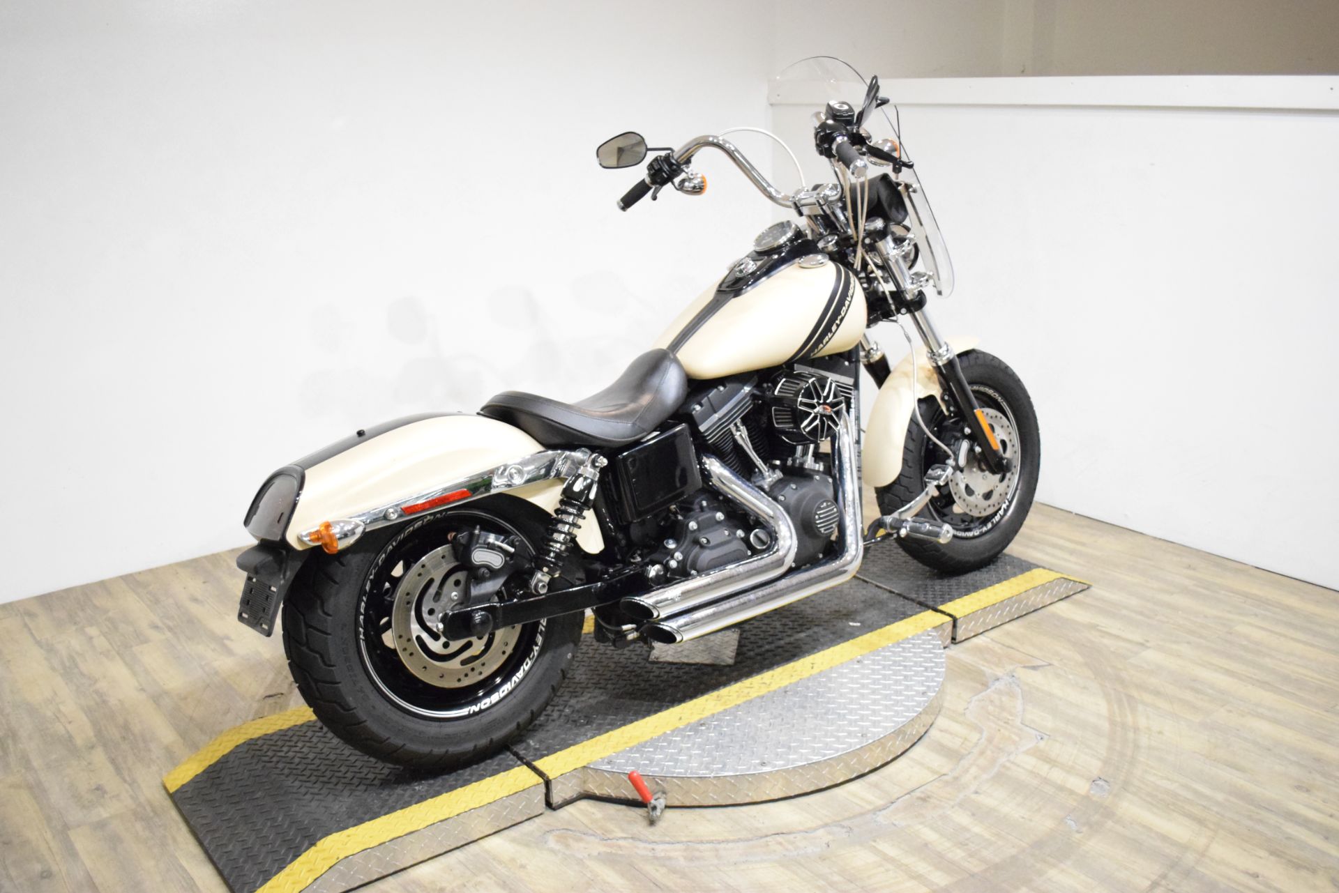 2014 Harley-Davidson Dyna® Fat Bob® in Wauconda, Illinois - Photo 9