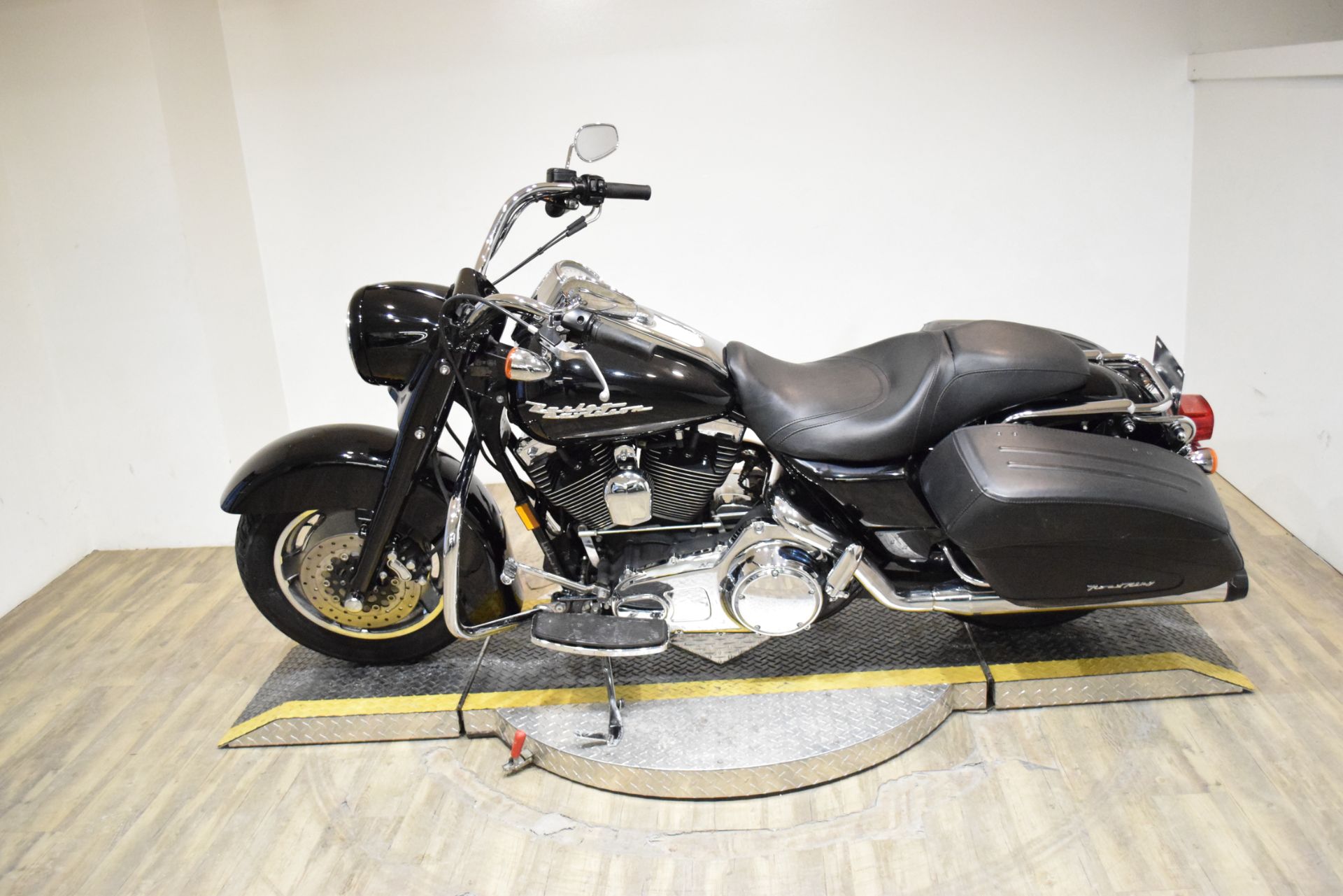 2007 Harley-Davidson FLHRS Road King® Custom in Wauconda, Illinois - Photo 15