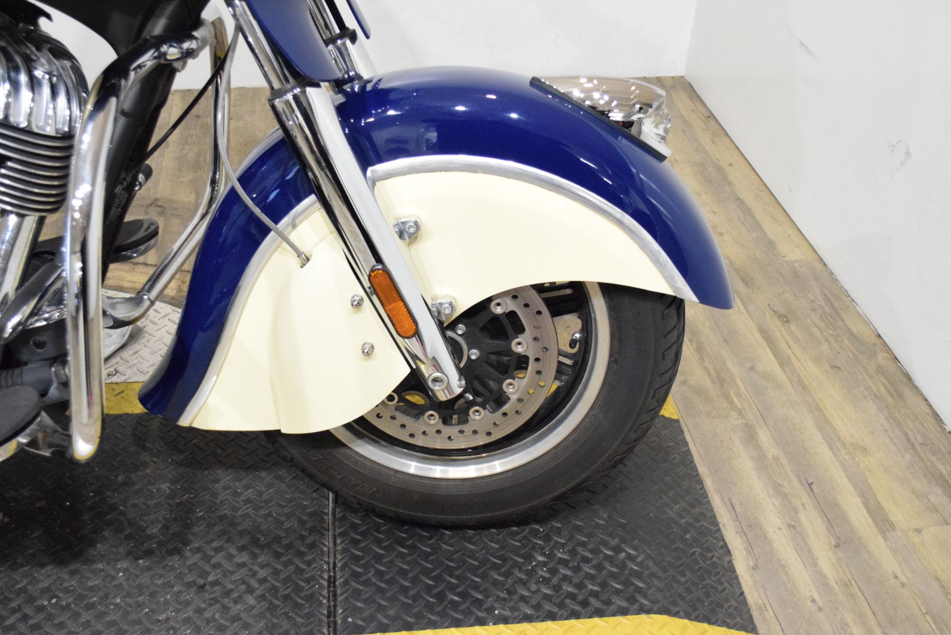 2015 Indian Motorcycle Chieftain® in Wauconda, Illinois - Photo 2