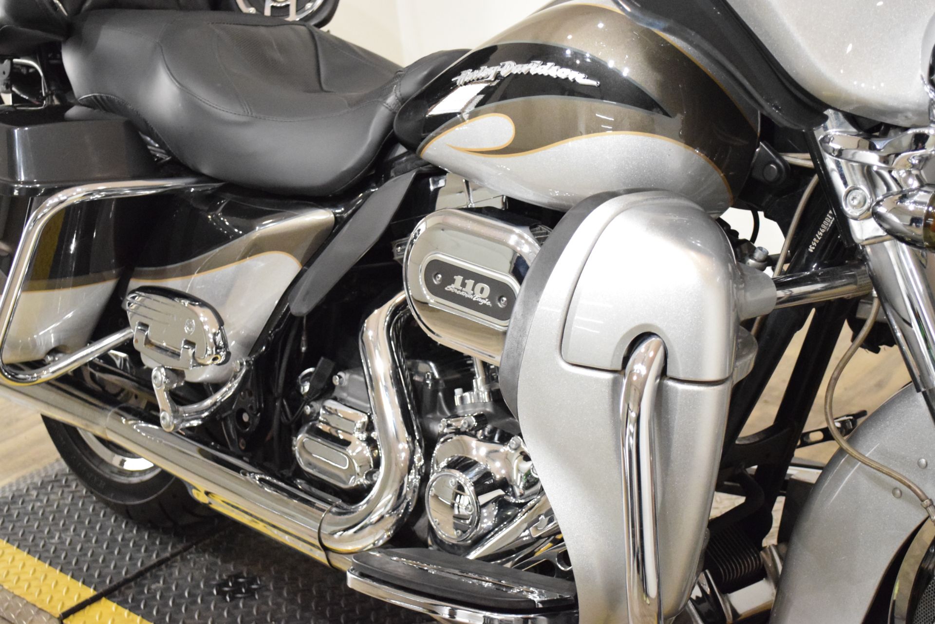 2013 Harley-Davidson CVO™ Ultra Classic® Electra Glide® in Wauconda, Illinois - Photo 4