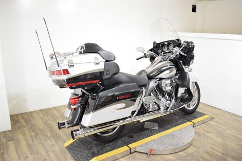 2013 Harley-Davidson CVO™ Ultra Classic® Electra Glide® in Wauconda, Illinois - Photo 9