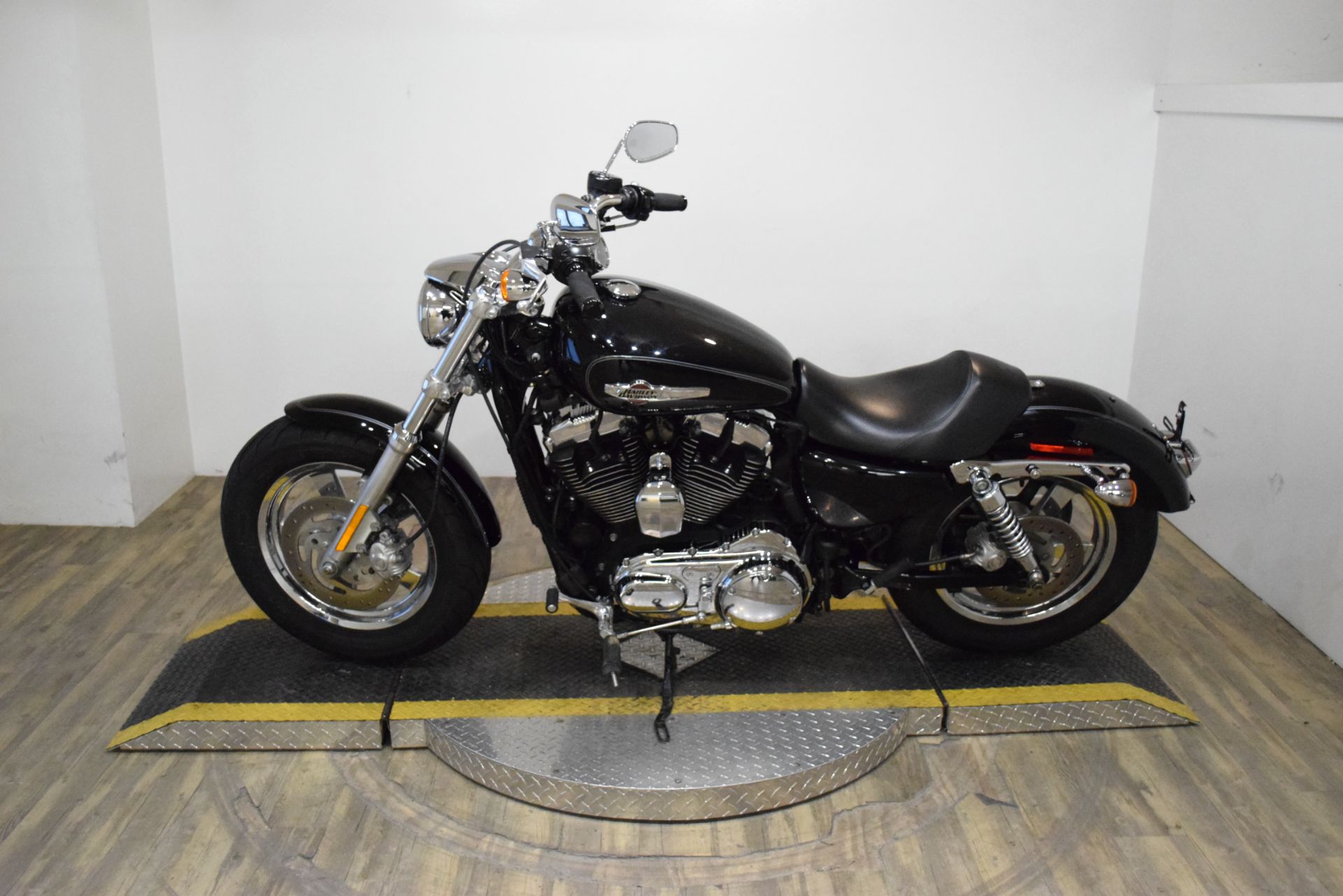 2013 Harley-Davidson Sportster® 1200 Custom in Wauconda, Illinois - Photo 15
