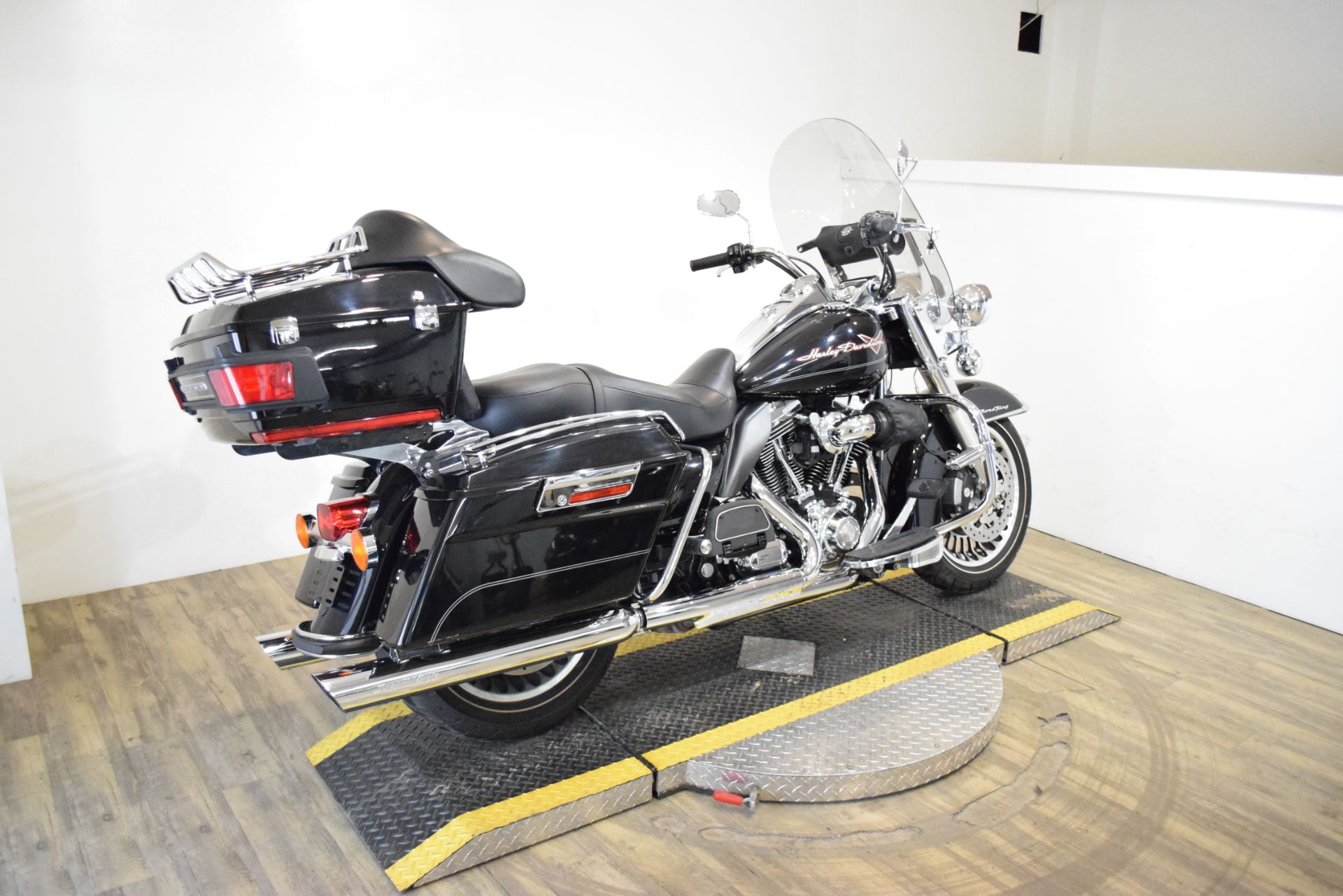 2010 Harley-Davidson Road King® in Wauconda, Illinois - Photo 9
