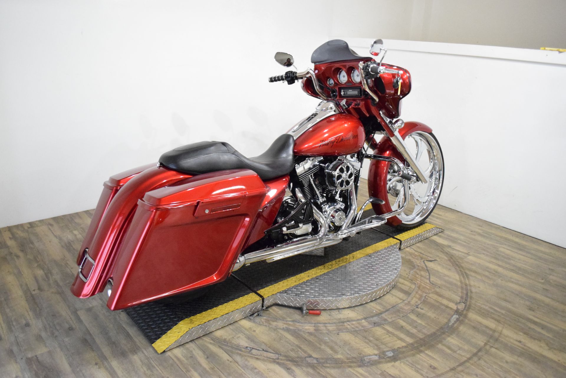 2013 Harley-Davidson Street Glide® in Wauconda, Illinois - Photo 9