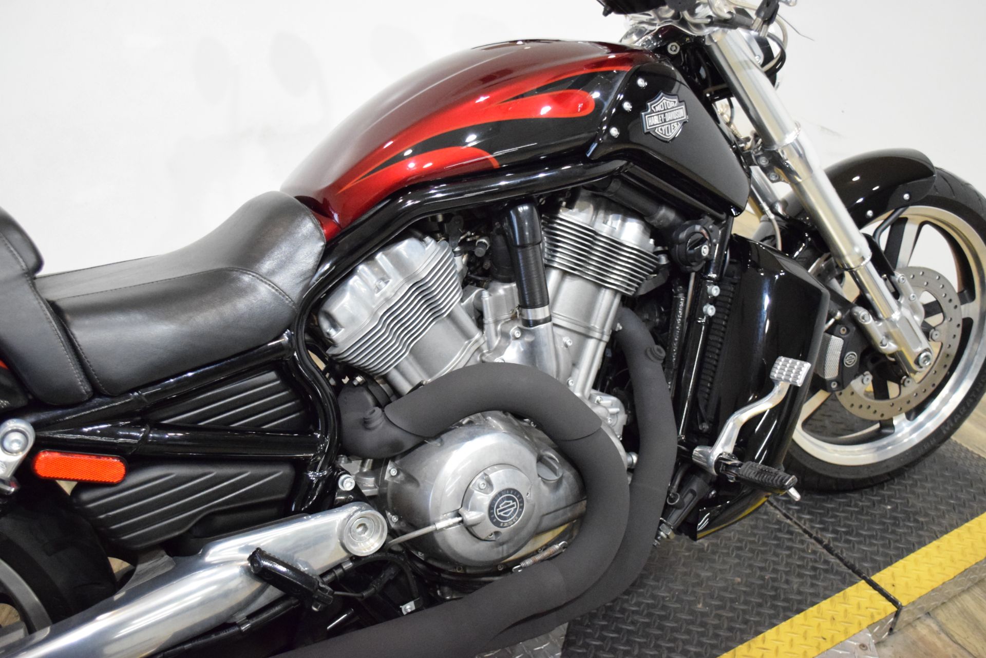 2015 Harley-Davidson V-Rod Muscle® in Wauconda, Illinois - Photo 6