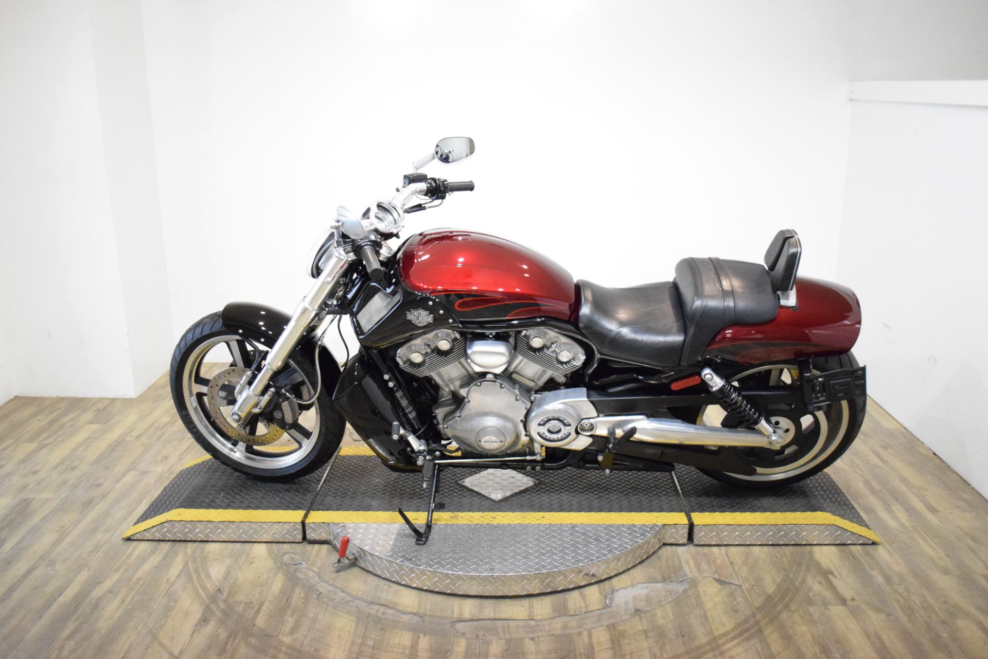 2015 Harley-Davidson V-Rod Muscle® in Wauconda, Illinois - Photo 15