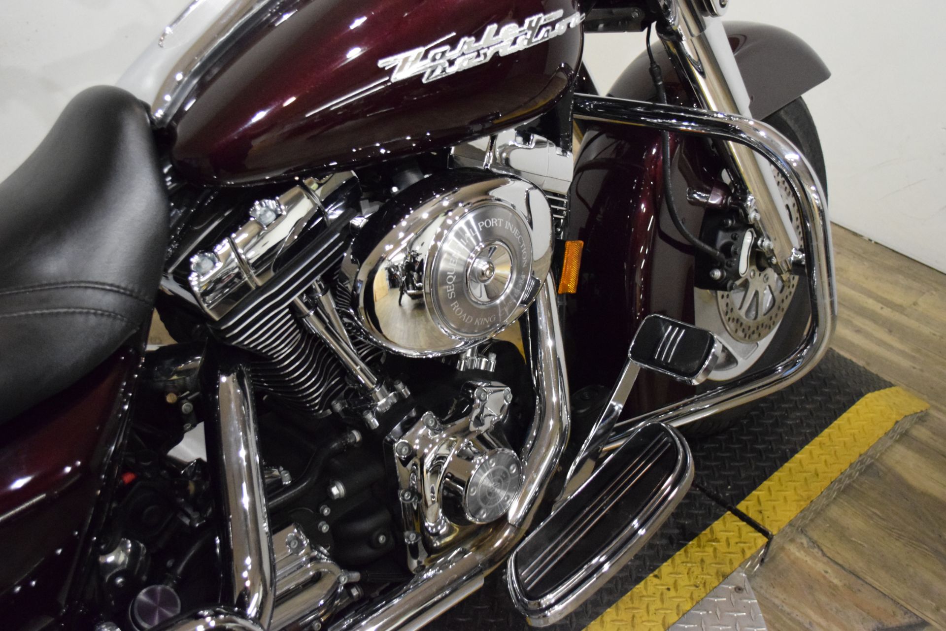 2005 Harley-Davidson FLHRS/FLHRSI Road King® Custom in Wauconda, Illinois - Photo 6