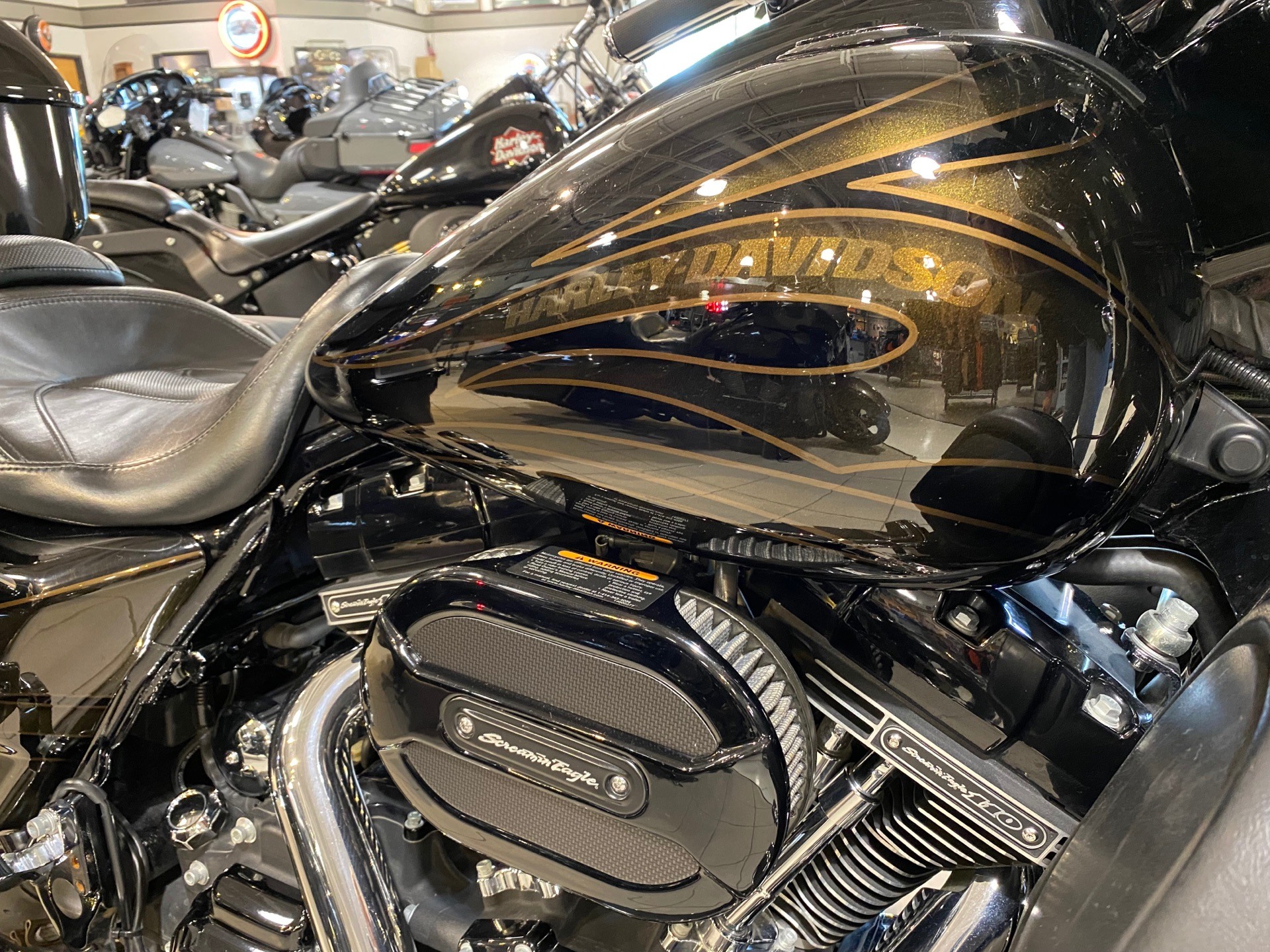 2015 Harley-Davidson CVO™ Street Glide® in Cortland, Ohio - Photo 6