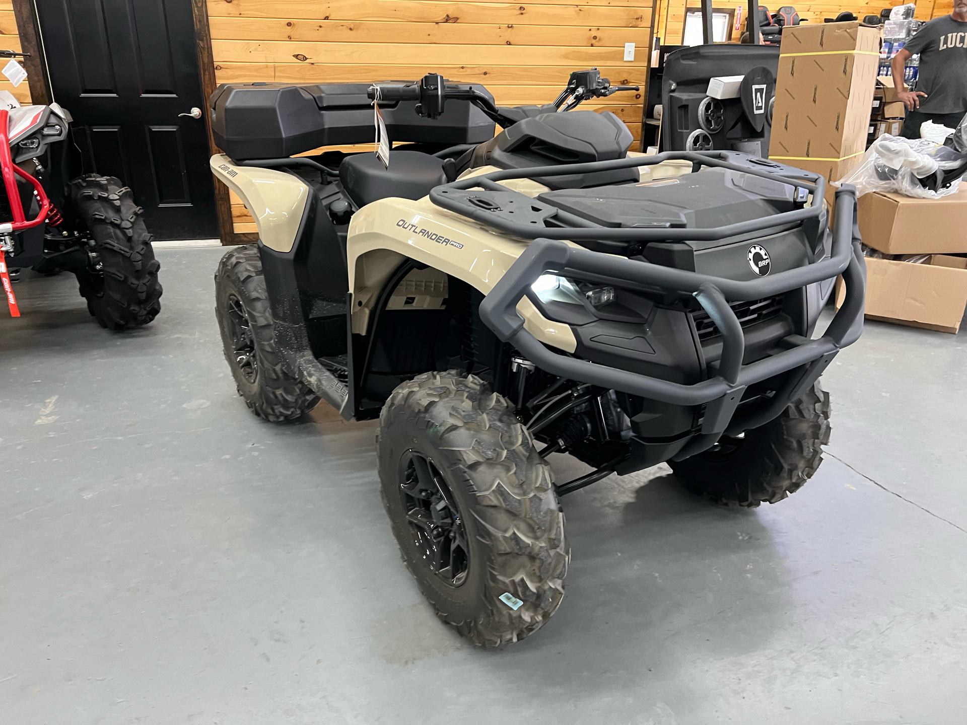 2024 Can-Am Outlander PRO XU HD7 in Saucier, Mississippi - Photo 2