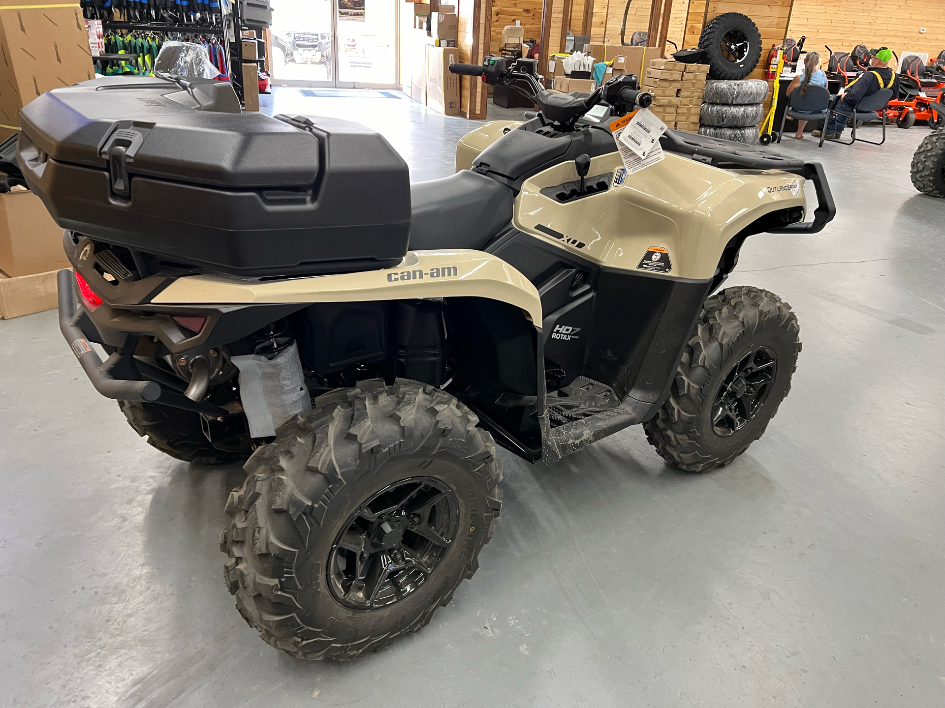 2024 Can-Am Outlander PRO XU HD7 in Saucier, Mississippi - Photo 6