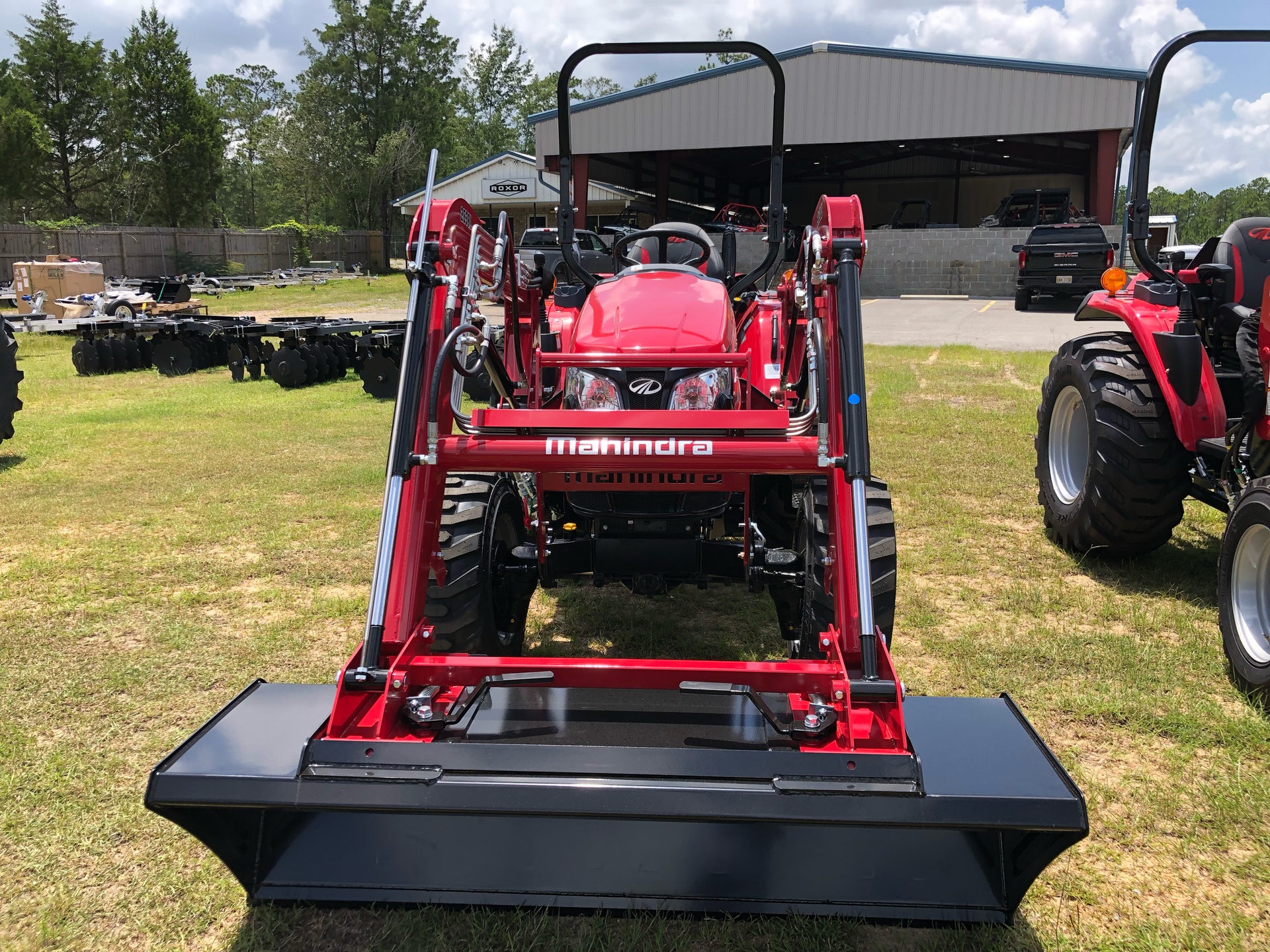 2022 Mahindra 2638 HST in Saucier, Mississippi - Photo 2