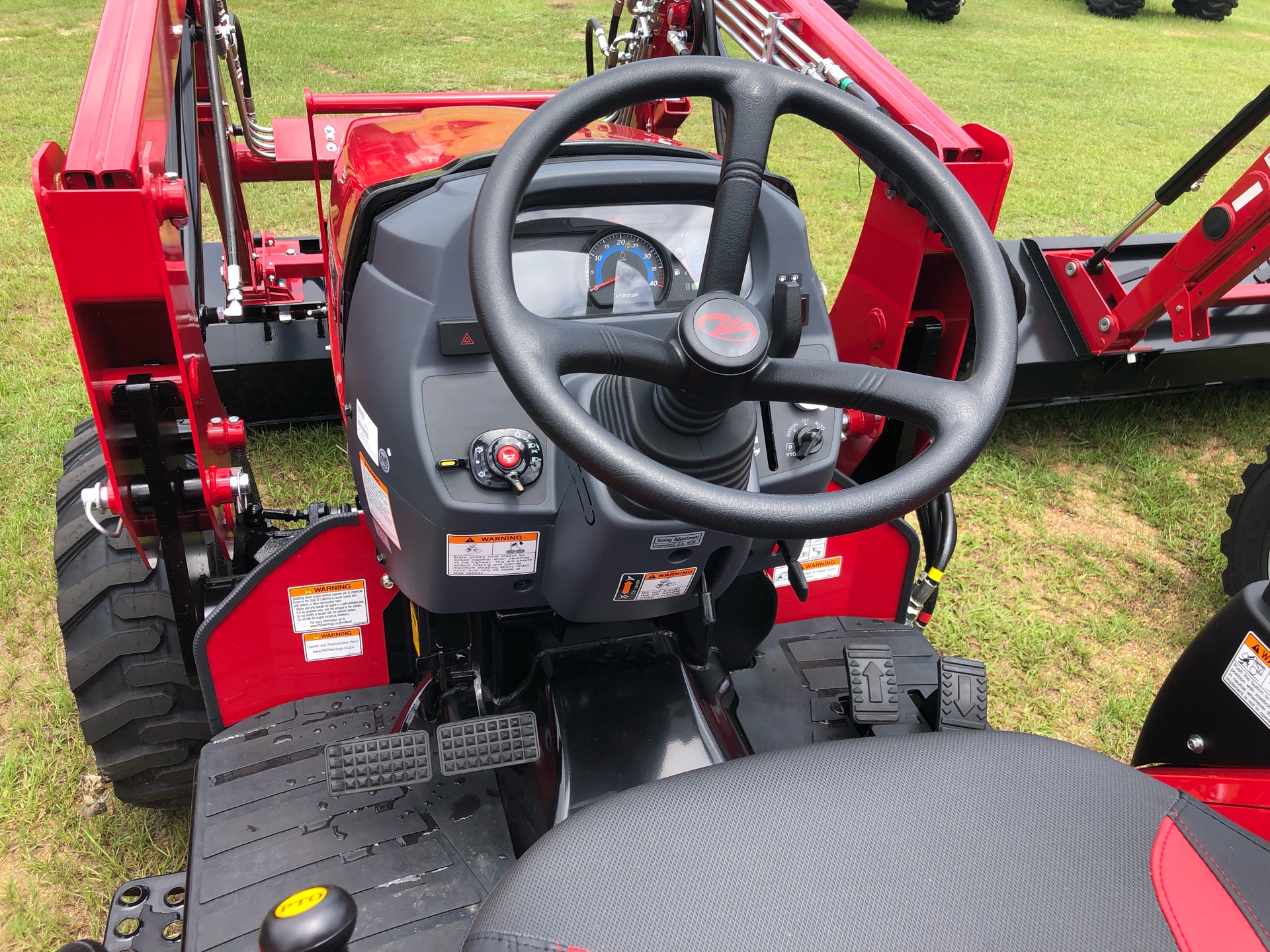 2022 Mahindra 2638 HST in Saucier, Mississippi - Photo 12