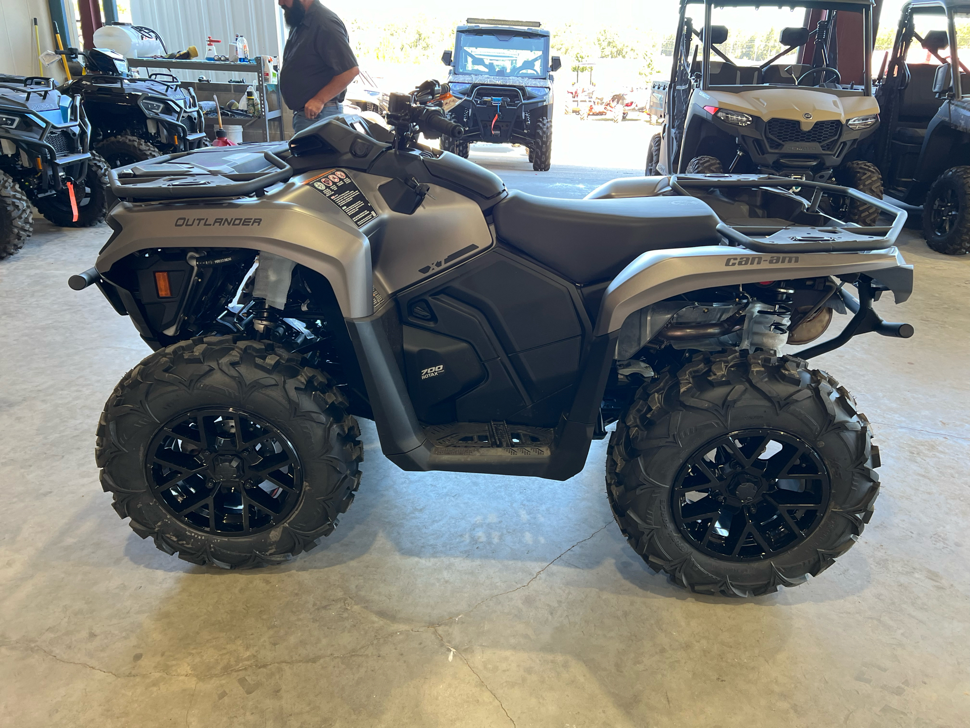 2024 Can-Am Outlander XT 700 in Saucier, Mississippi - Photo 11