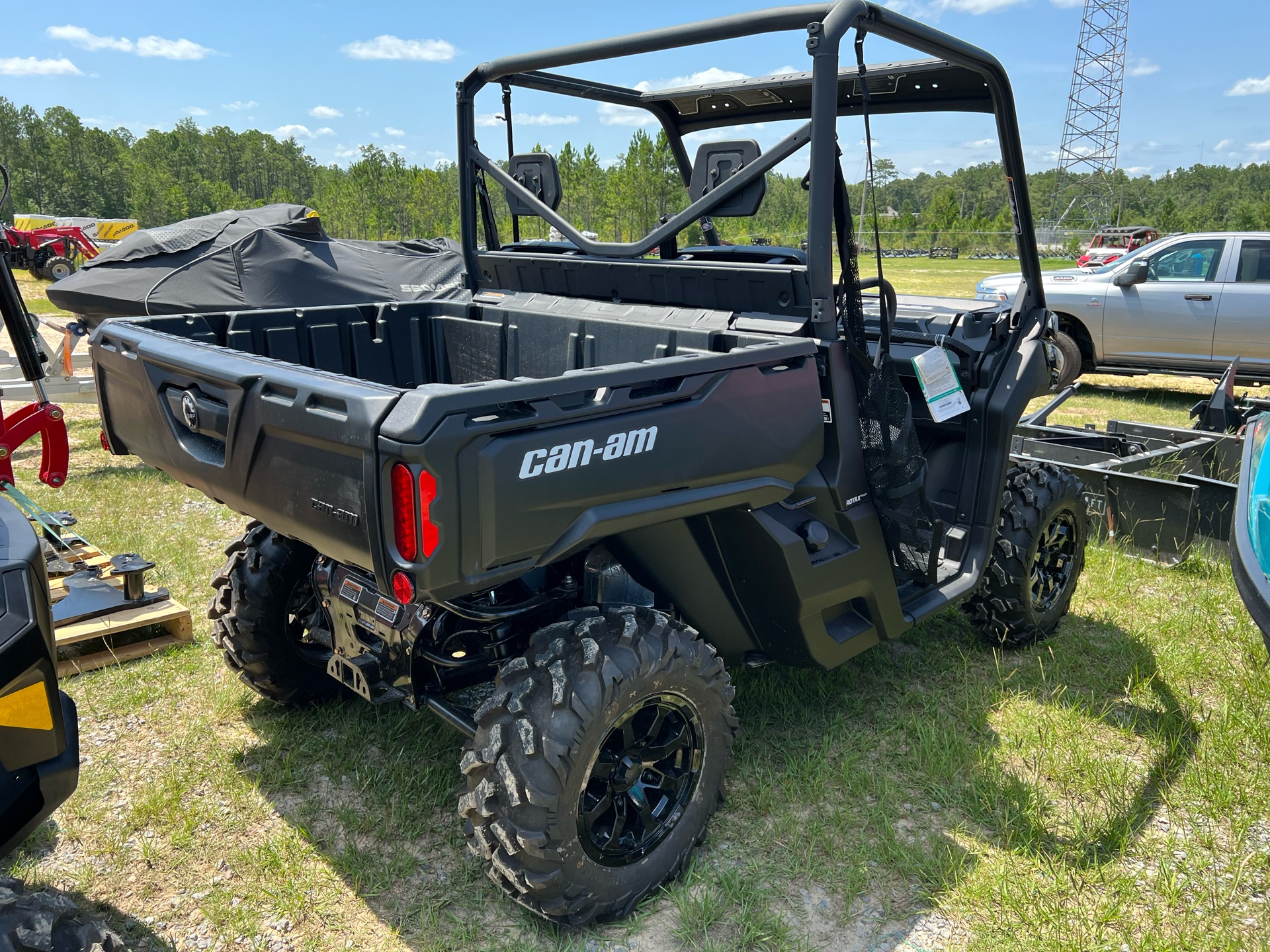 2023 Can-Am Defender DPS HD10 in Saucier, Mississippi - Photo 9