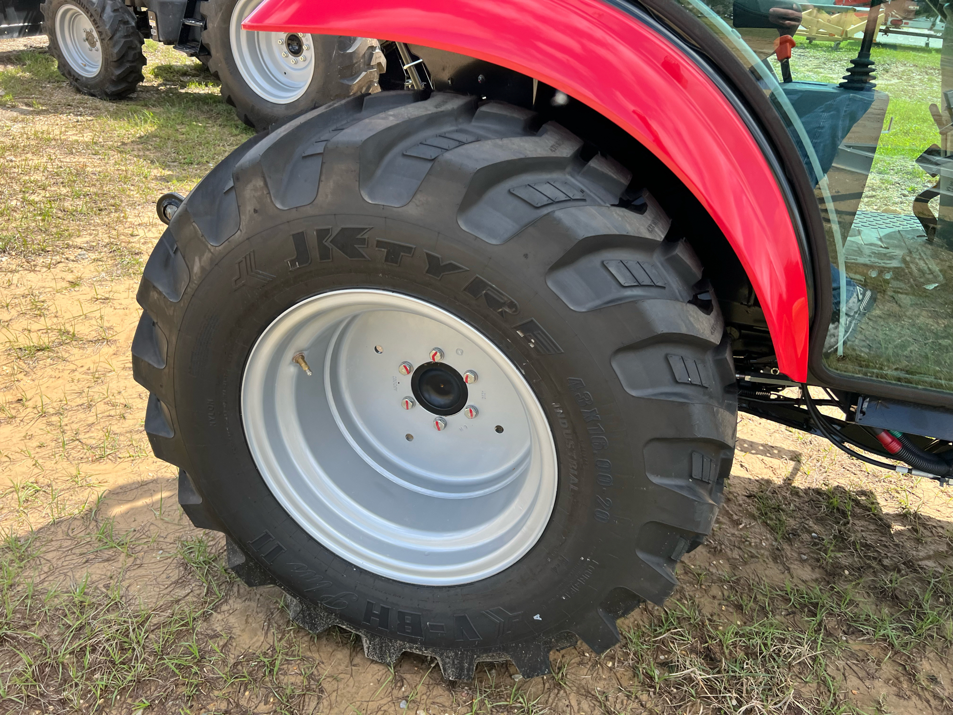 2024 Mahindra 1640 HST Cab in Saucier, Mississippi - Photo 5