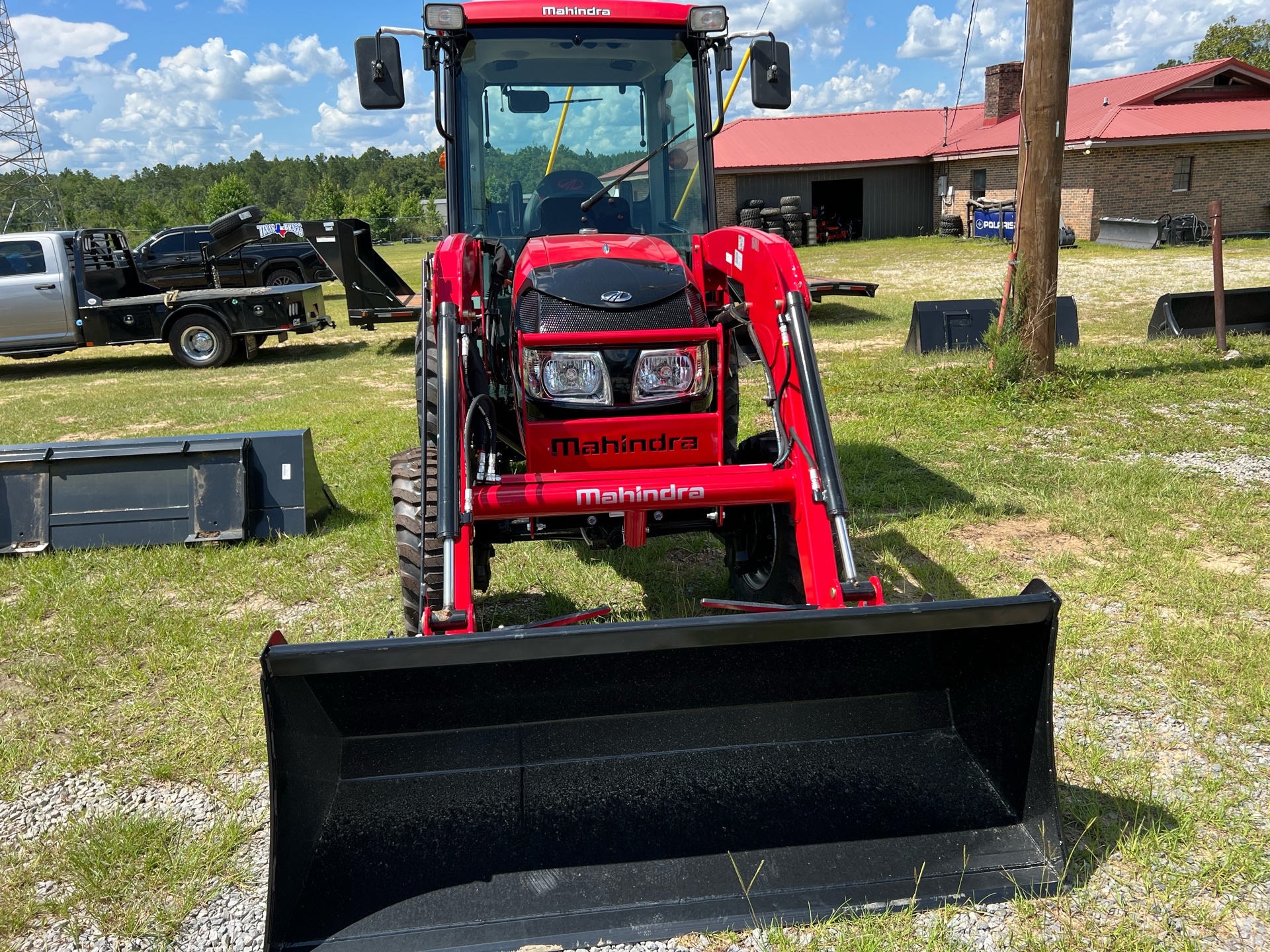 2023 Mahindra 1640 HST Cab in Saucier, Mississippi - Photo 2