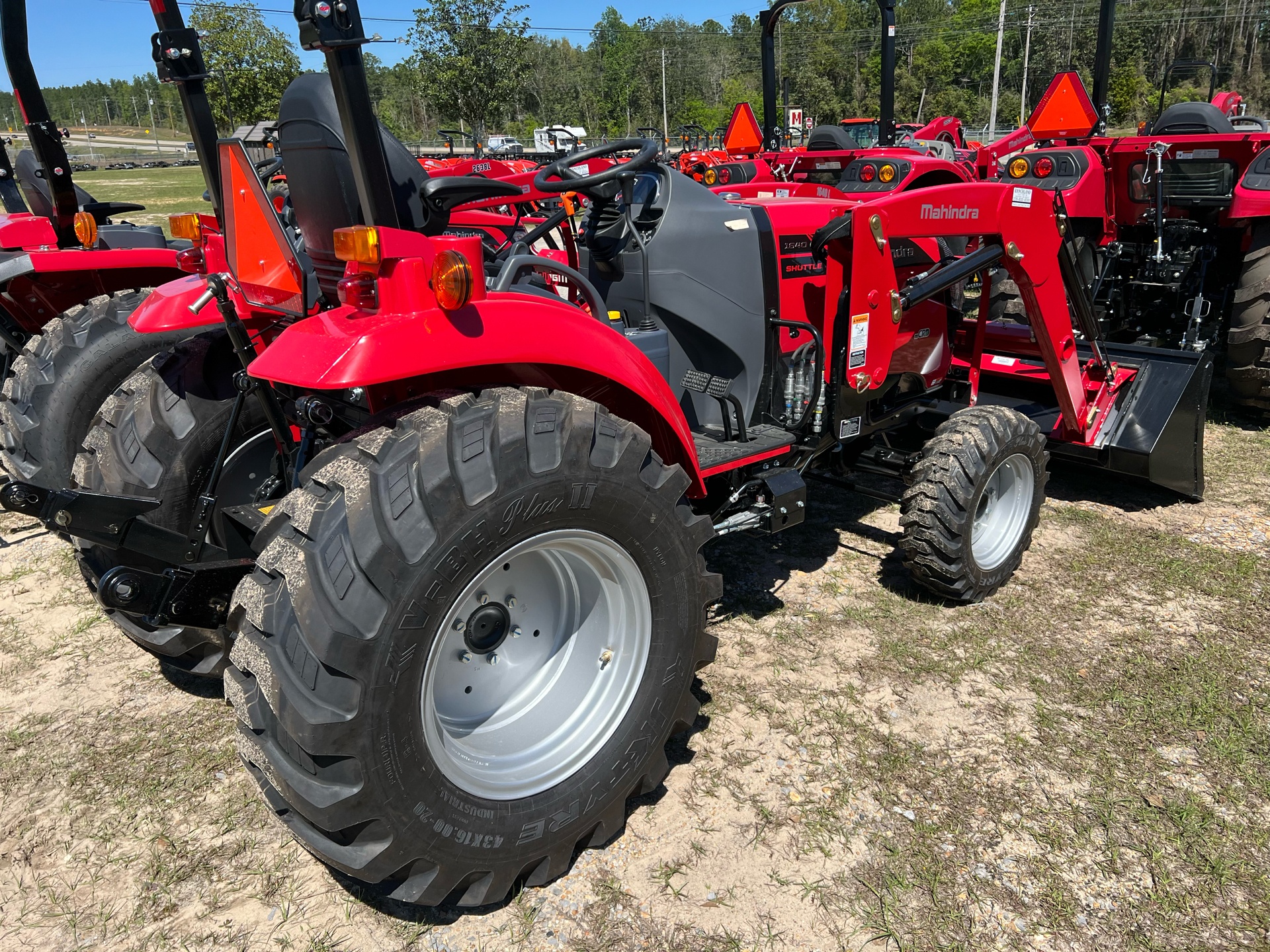 2024 Mahindra 1640 Shuttle in Saucier, Mississippi - Photo 5