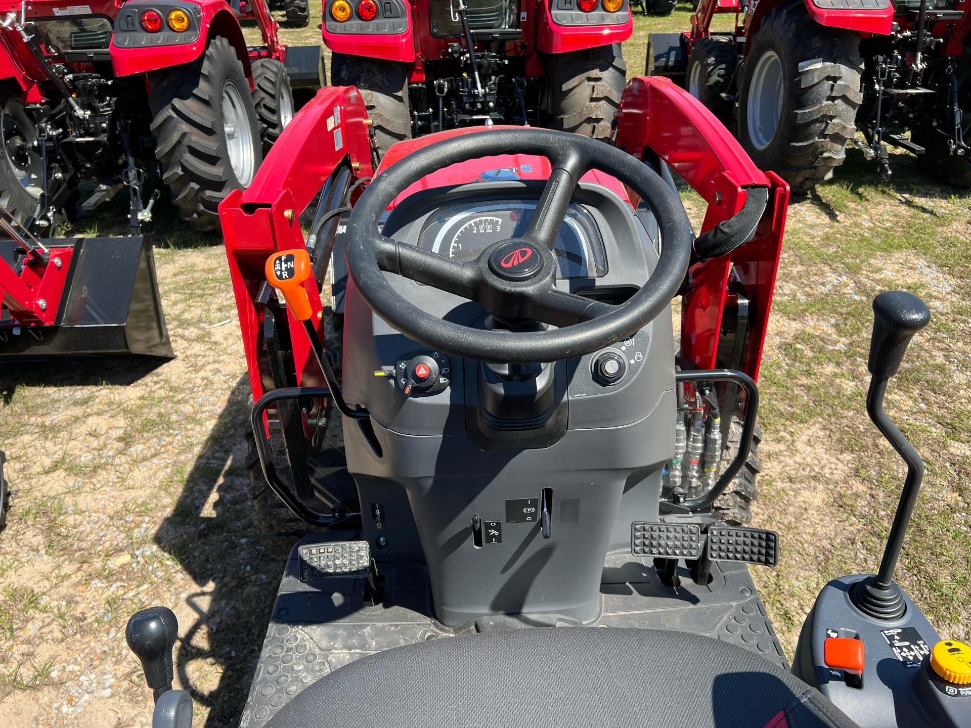 2024 Mahindra 1640 Shuttle in Saucier, Mississippi - Photo 8