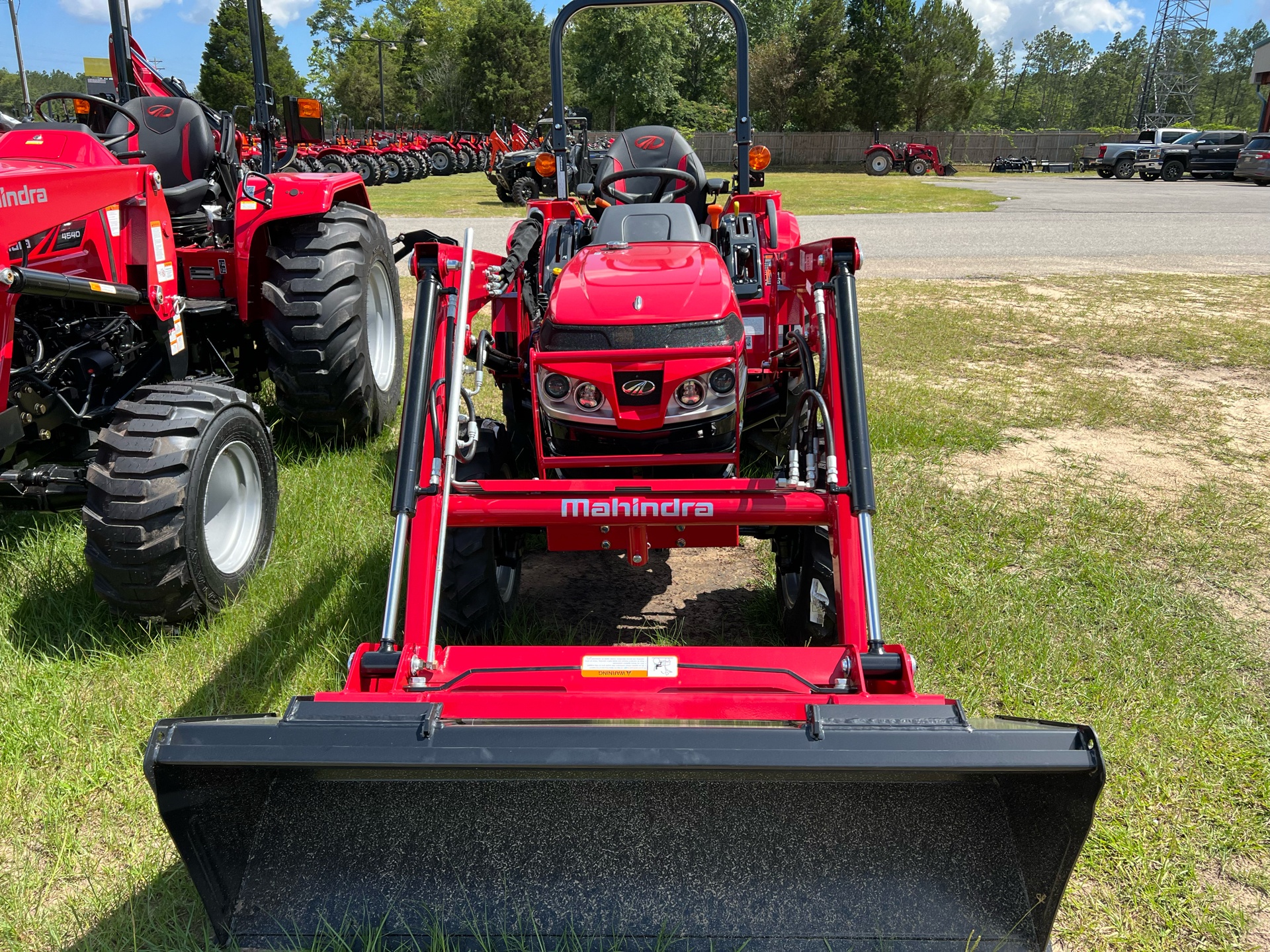 2023 Mahindra 1626 SST in Saucier, Mississippi - Photo 2