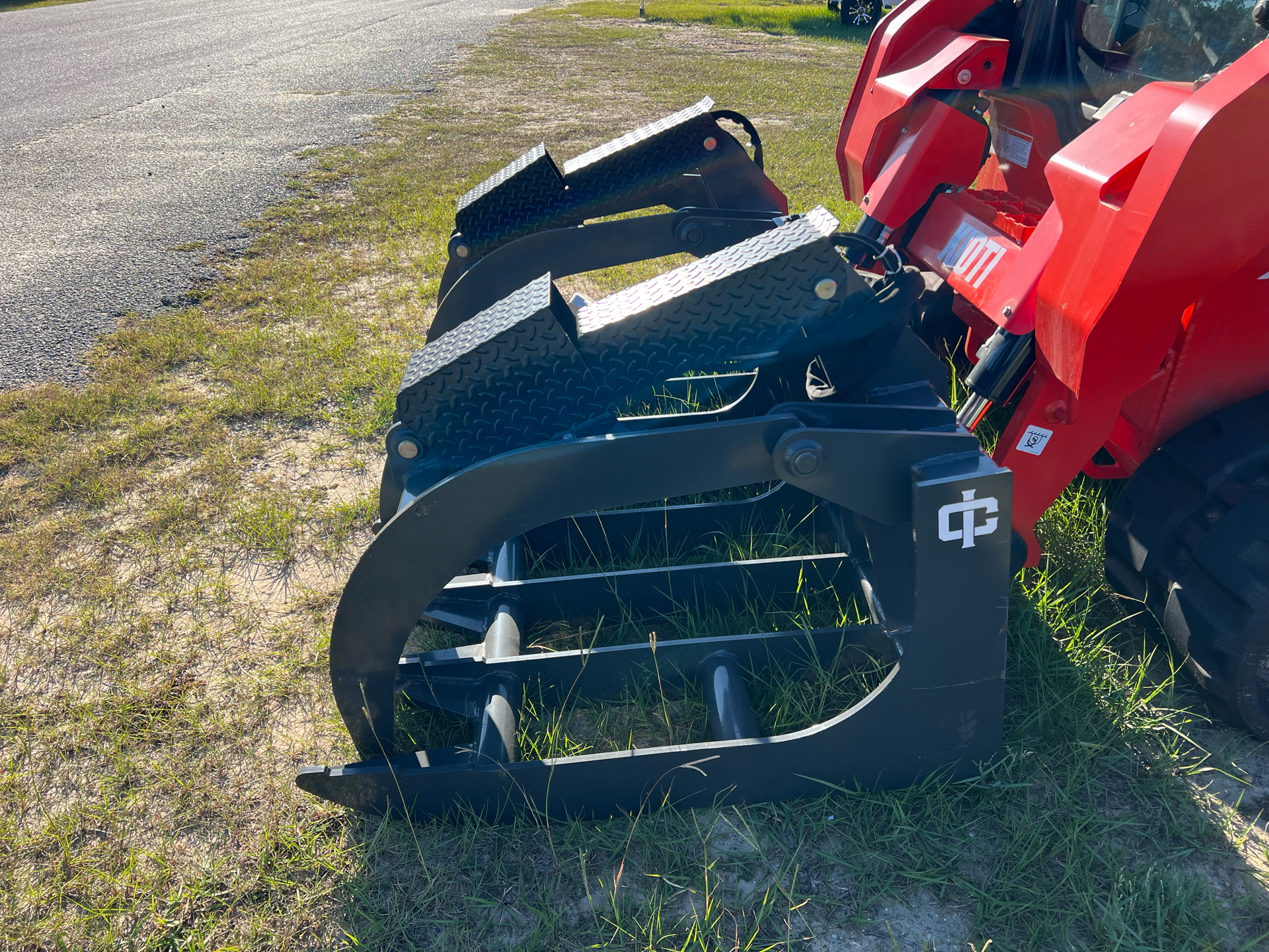 2024 IronCraft Implements 72" Xtreme Root Grapple in Saucier, Mississippi - Photo 2