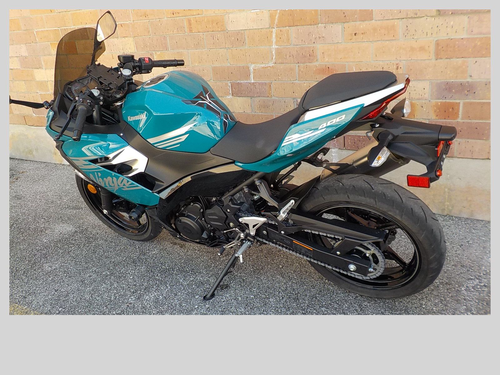 2021 Kawasaki Ninja 400 ABS in San Antonio, Texas - Photo 9