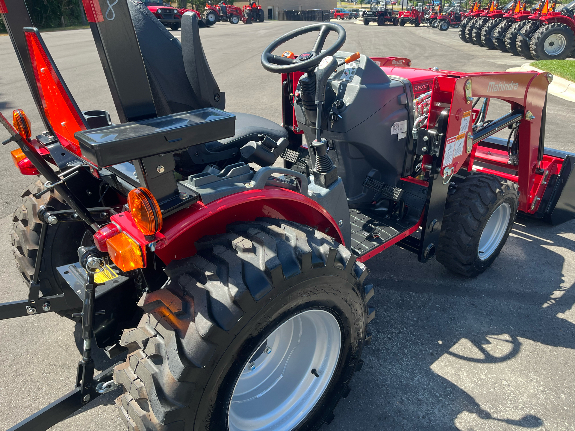 2024 Mahindra Max 26 XLT HST in Clover, South Carolina - Photo 5