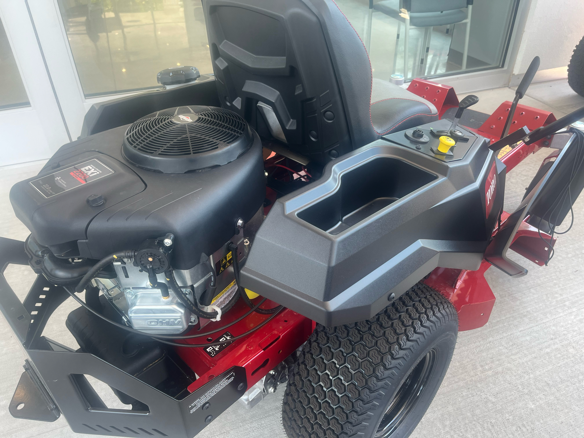 2024 Toro TimeCutter 42 in. Briggs & Stratton 22 hp (77404) in Clover, South Carolina - Photo 2