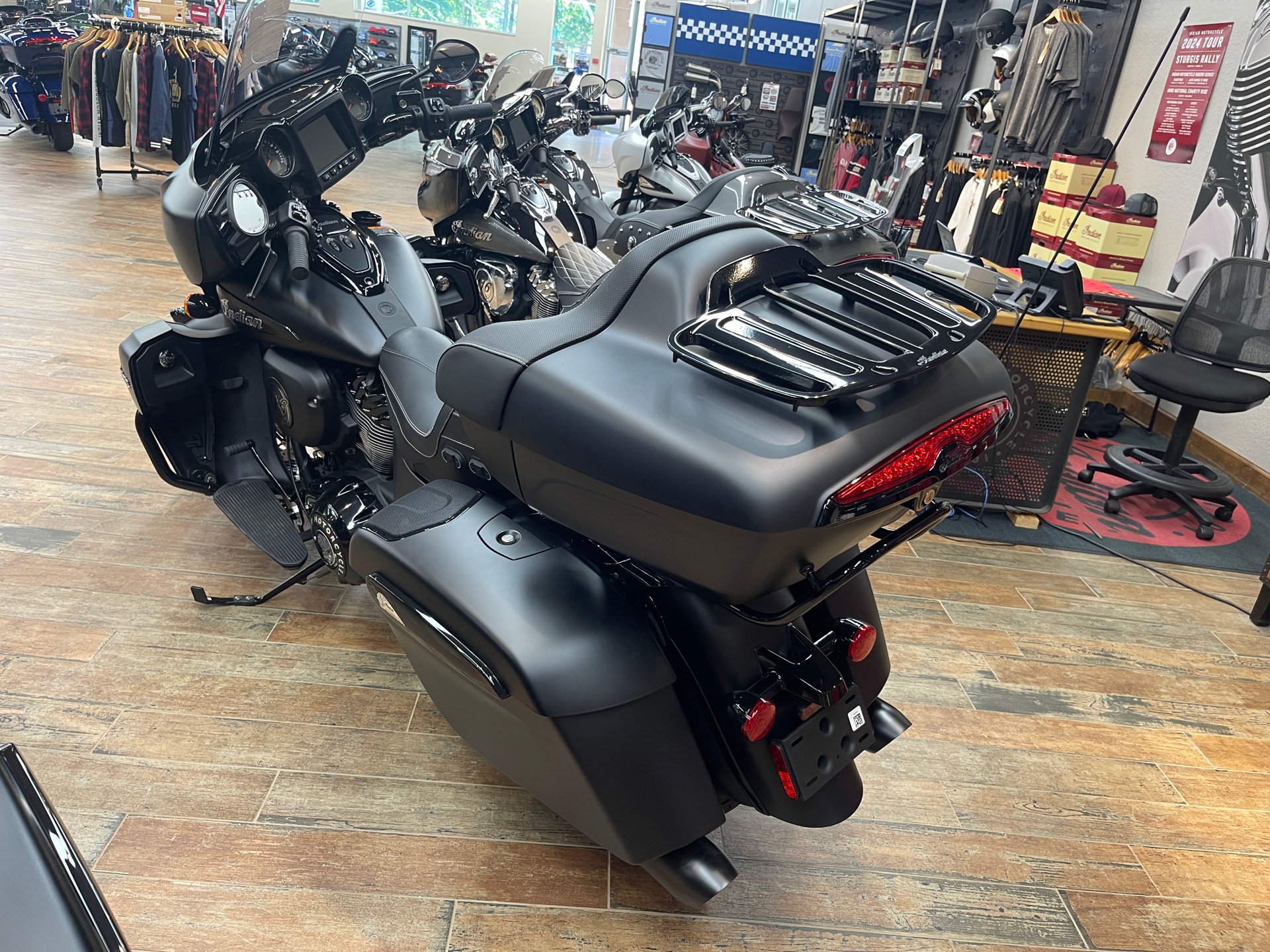 2024 Indian Motorcycle Roadmaster® Dark Horse® with PowerBand Audio Package in Fleming Island, Florida - Photo 4