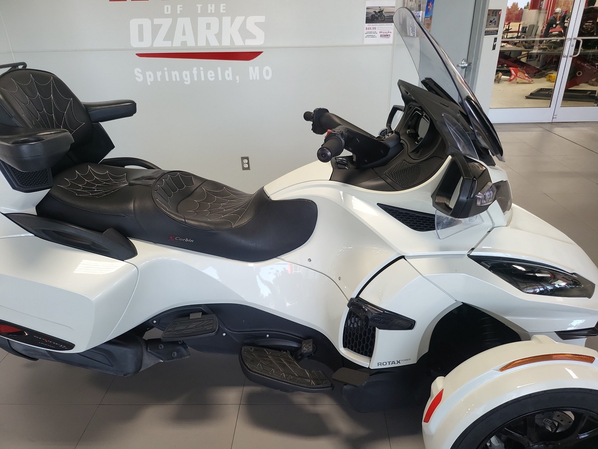 2019 Can-Am Spyder RT Limited in Springfield, Missouri - Photo 2