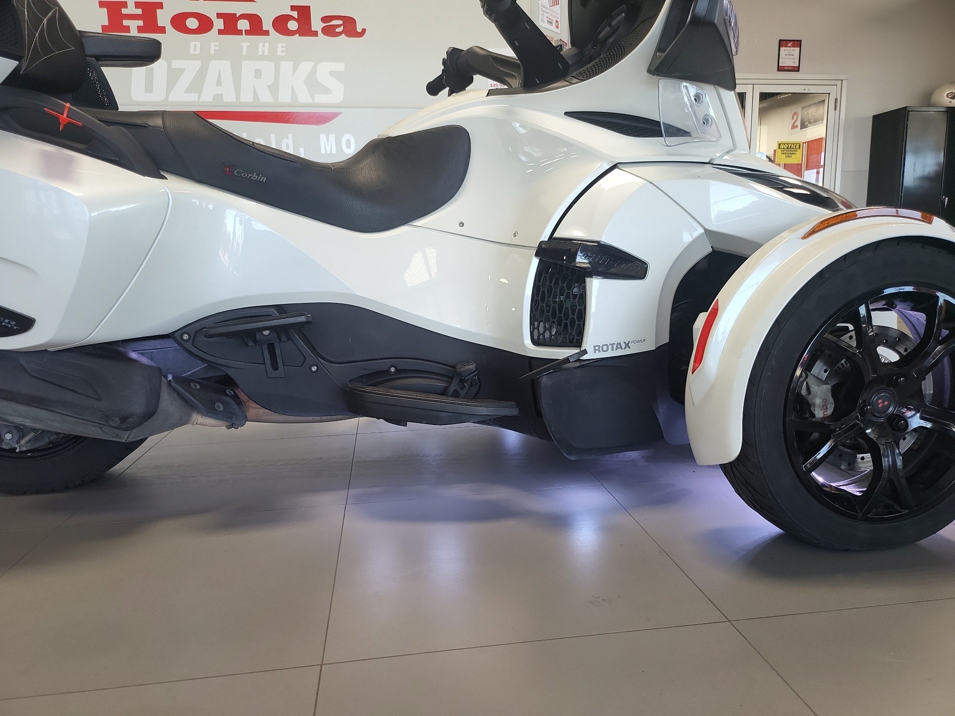 2019 Can-Am Spyder RT Limited in Springfield, Missouri - Photo 15