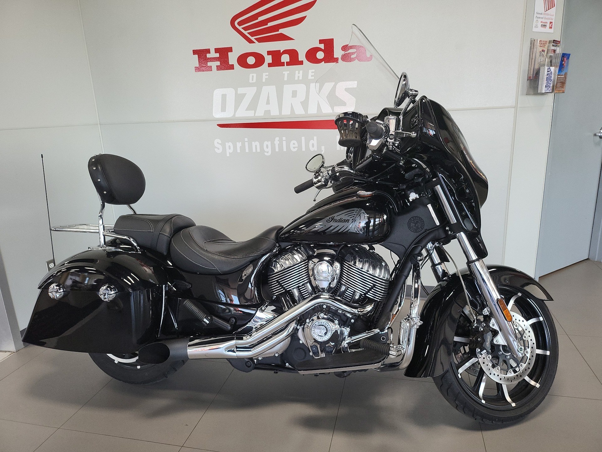 2018 Indian Motorcycle Chieftain® Limited ABS in Springfield, Missouri - Photo 1