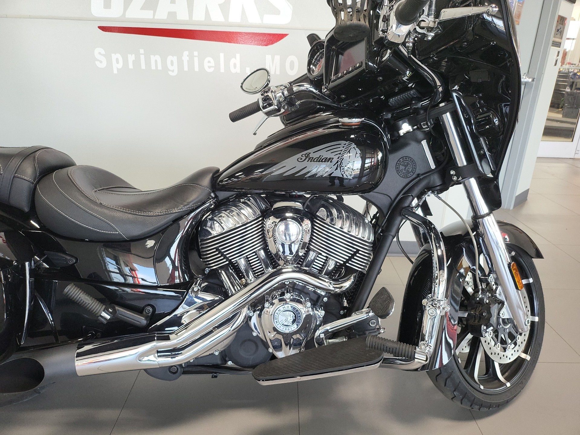 2018 Indian Motorcycle Chieftain® Limited ABS in Springfield, Missouri - Photo 5
