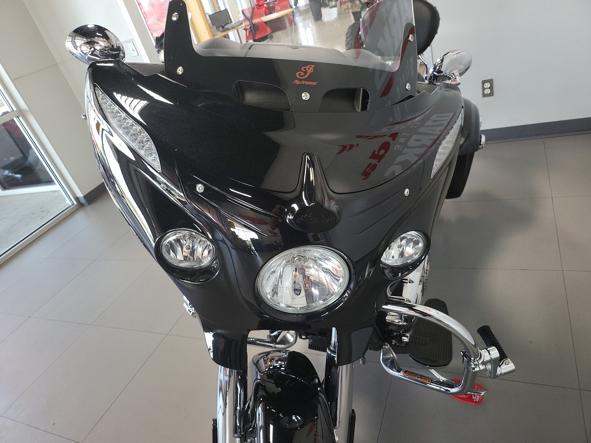 2018 Indian Motorcycle Chieftain® Limited ABS in Springfield, Missouri - Photo 10