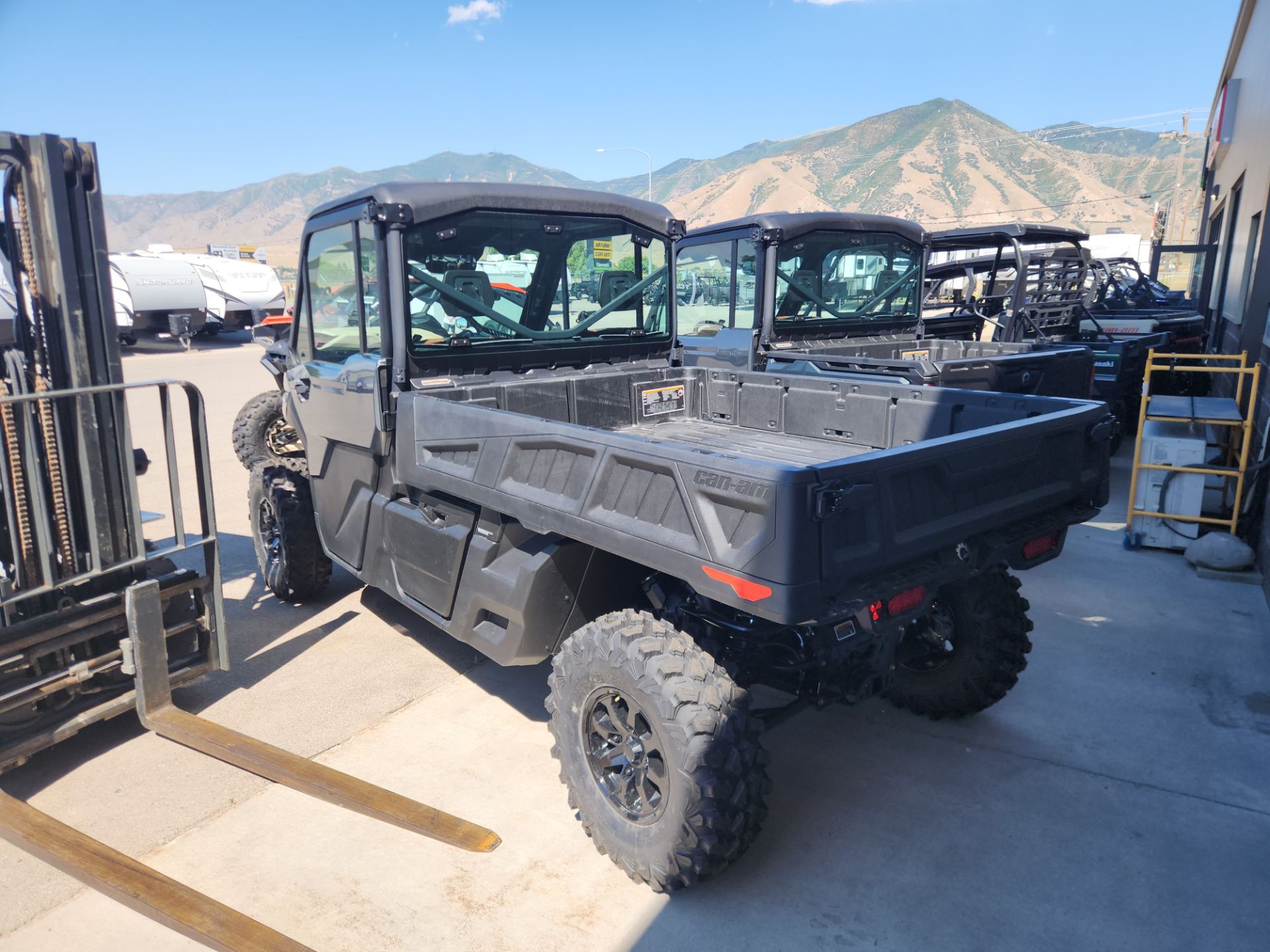 2023 Can-Am Defender Pro Limited CAB HD10 in Erda, Utah - Photo 2