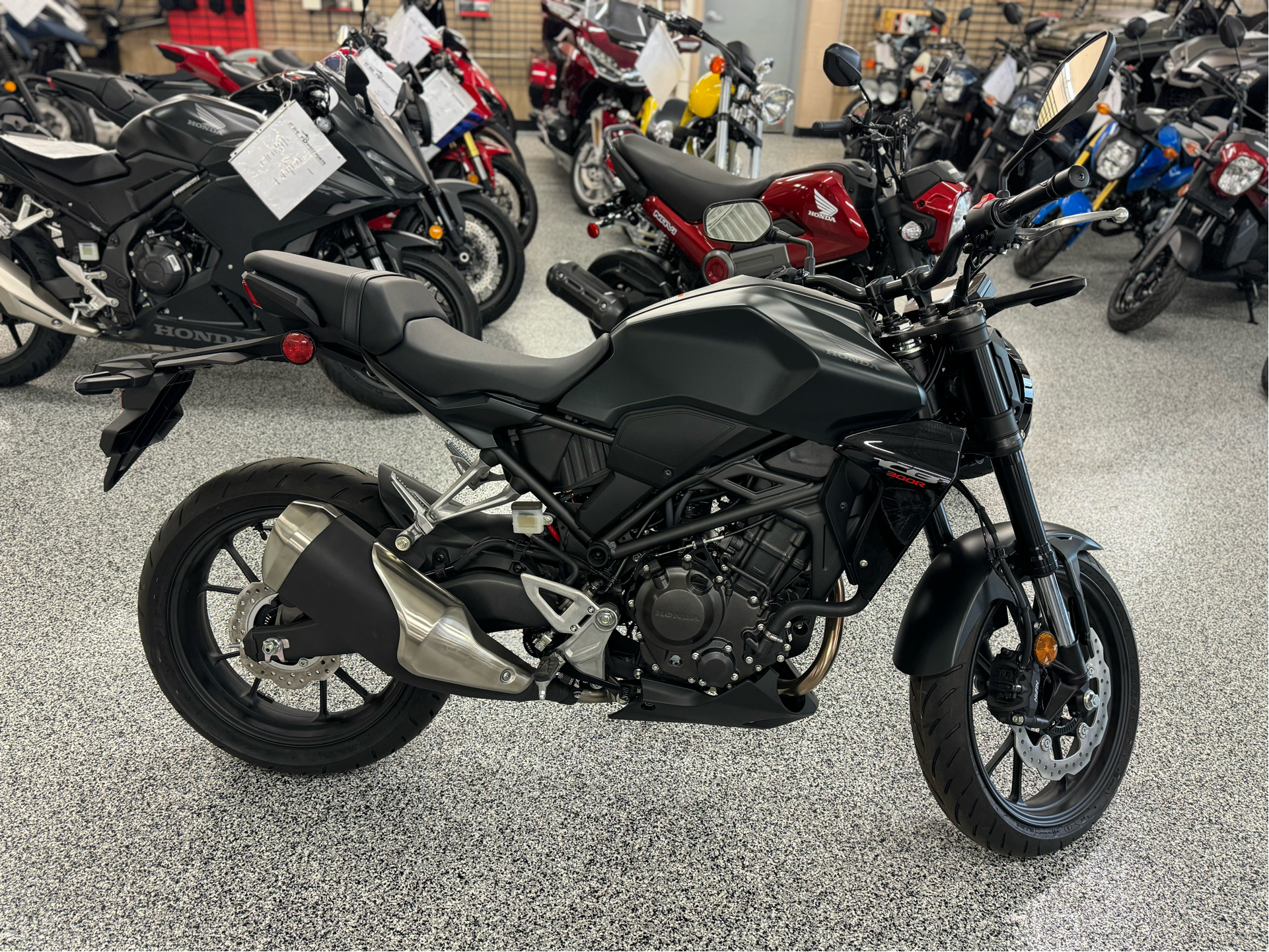 2024 Honda CB300R ABS in Saint Joseph, Missouri - Photo 2