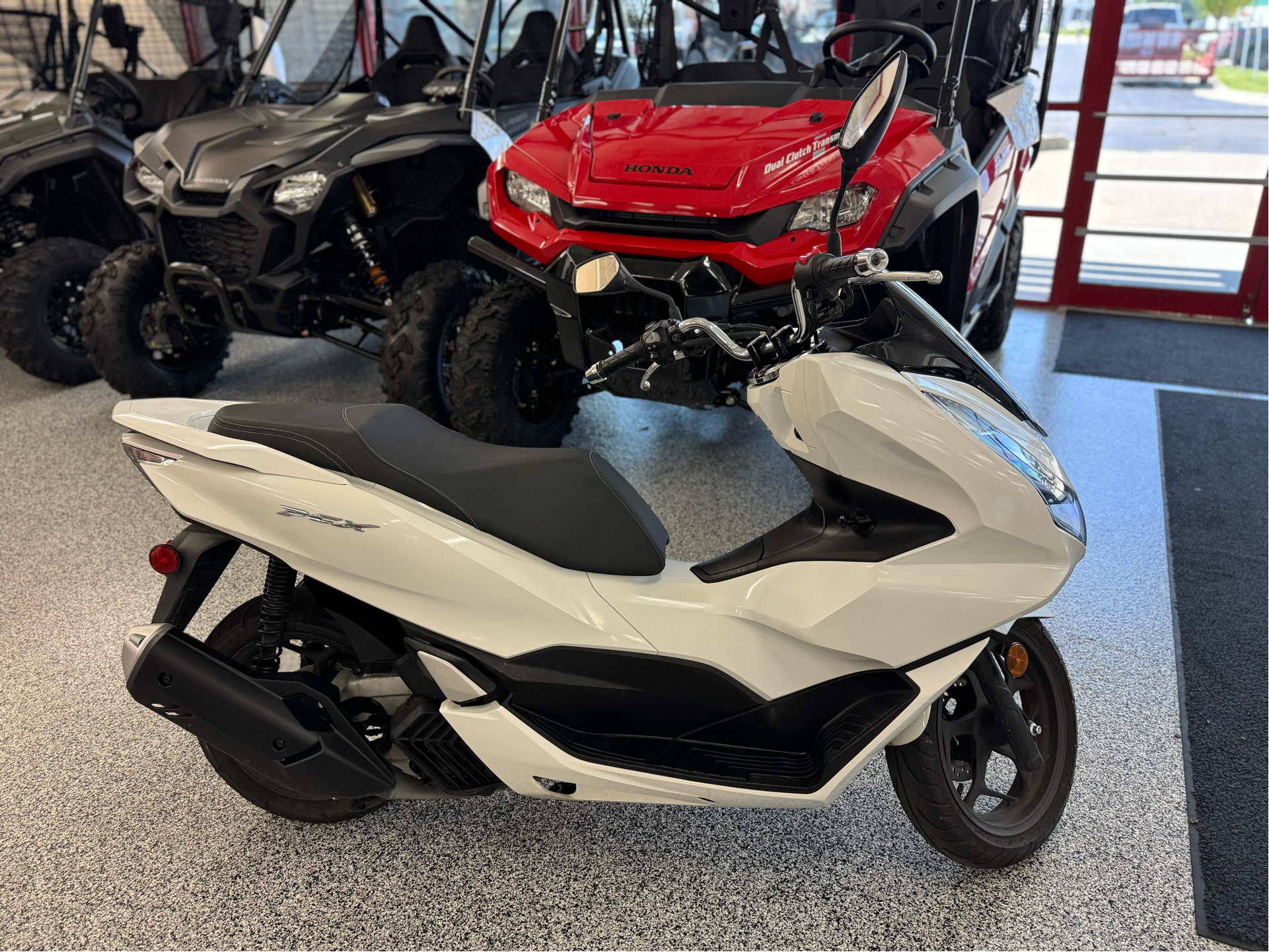 2022 Honda PCX150 in Saint Joseph, Missouri - Photo 2