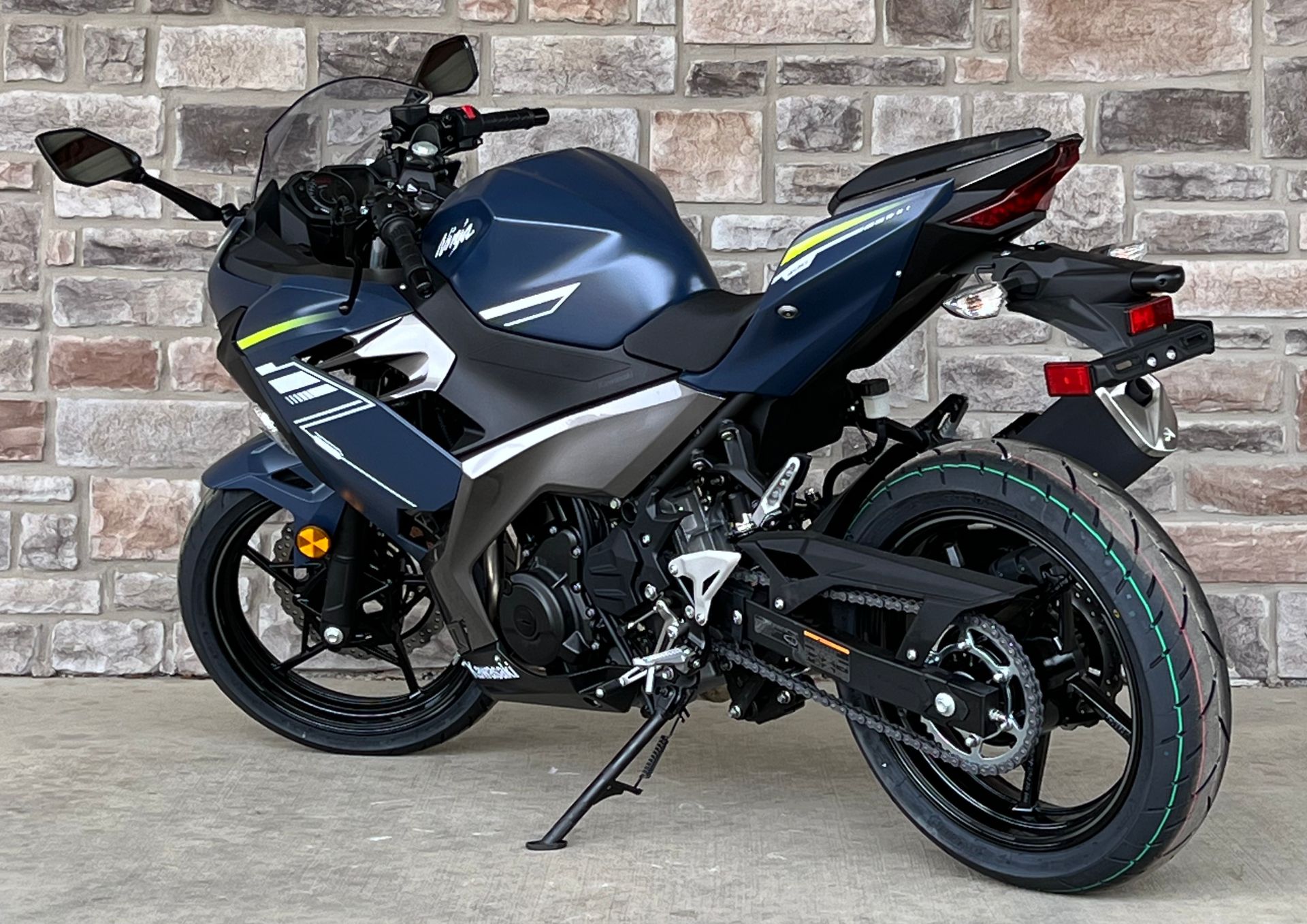 2022 Kawasaki Ninja 400 in Gainesville, Texas - Photo 5