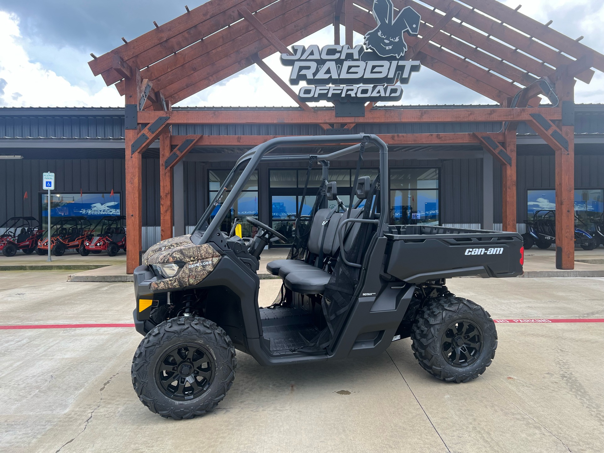 2023 Can-Am Defender DPS HD7 in Huntsville, Texas - Photo 2