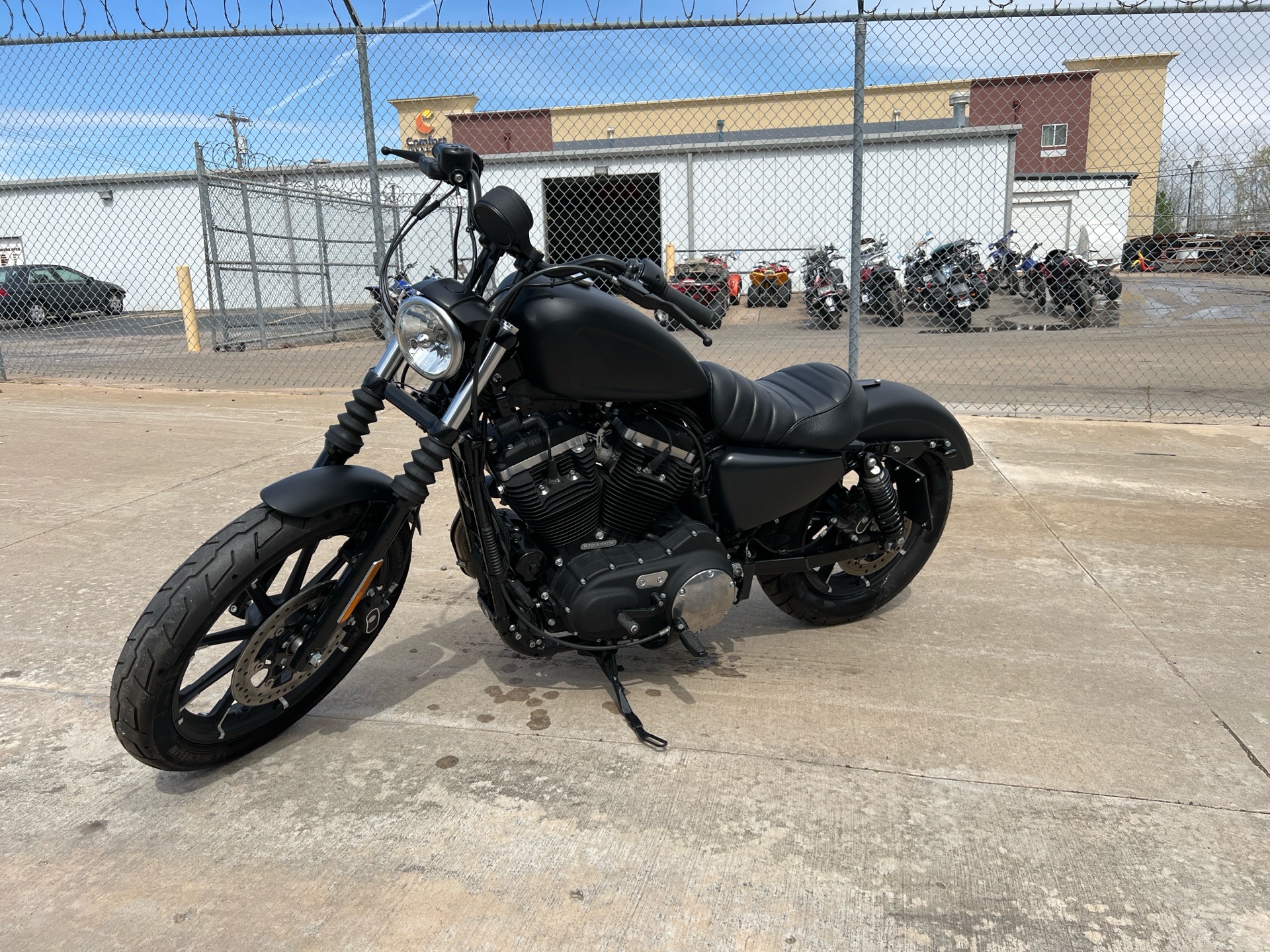 2019 Harley-Davidson Iron 883™ in Tulsa, Oklahoma - Photo 2