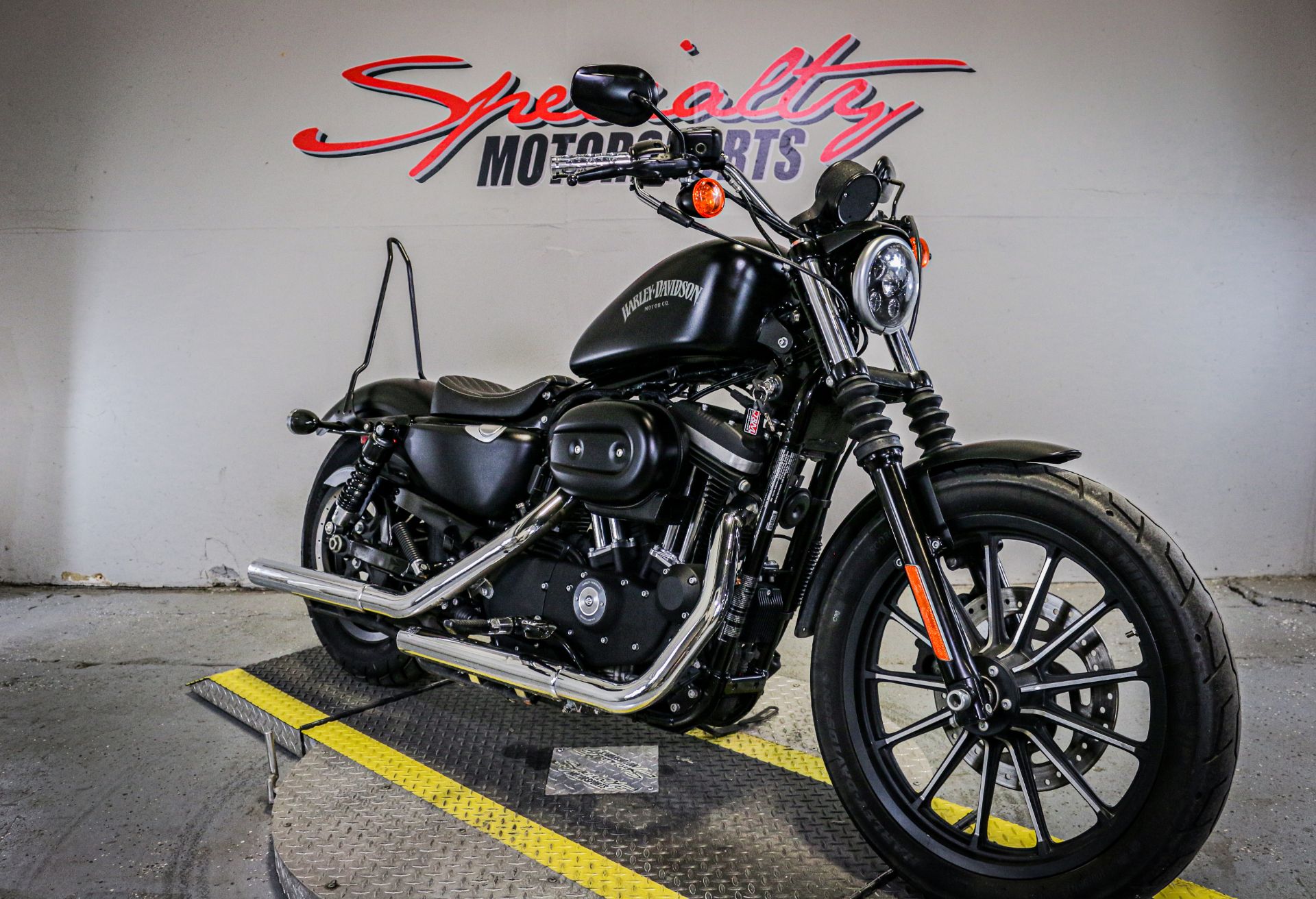2015 Harley-Davidson Iron 883™ in Sacramento, California - Photo 7