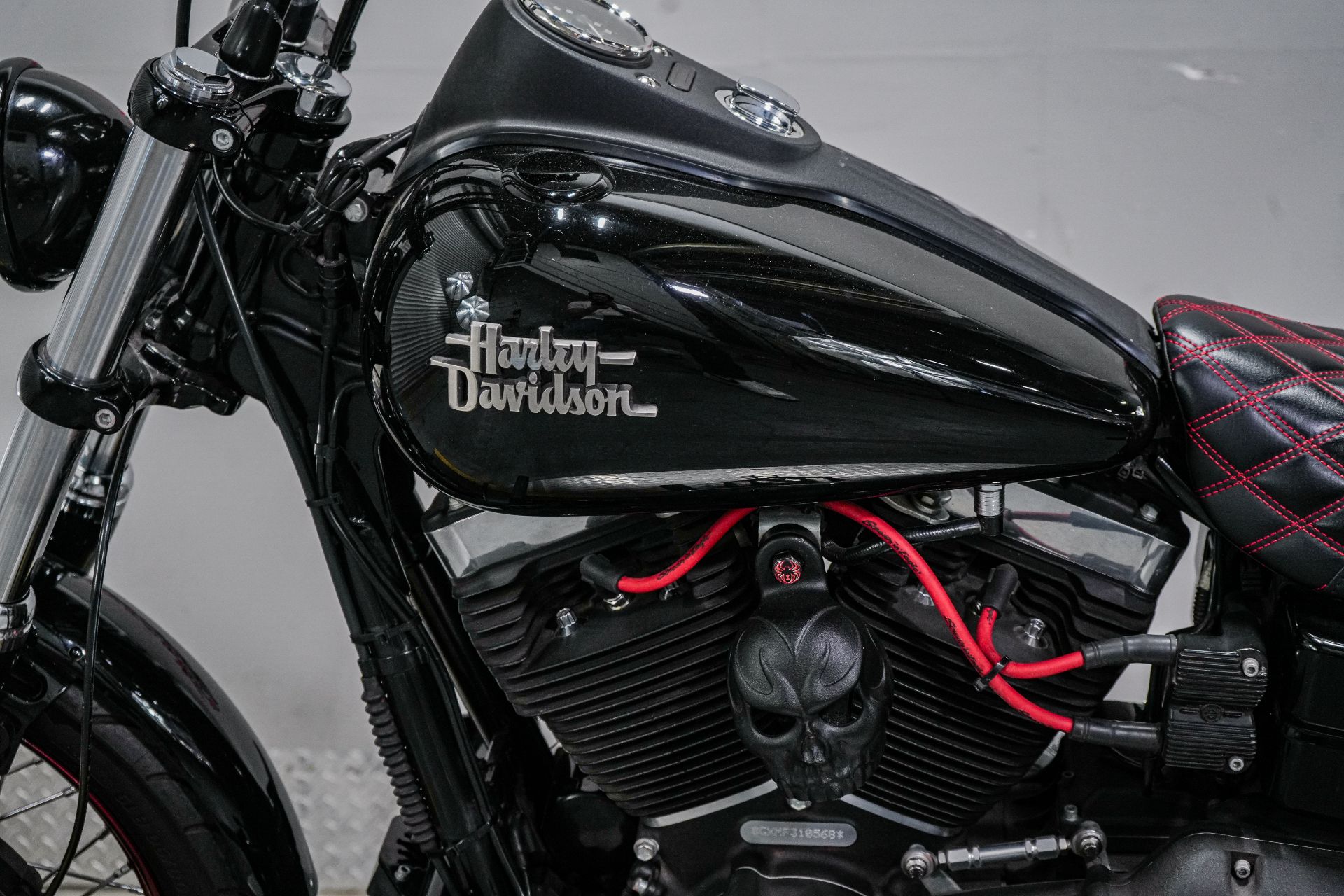 2015 Harley-Davidson Dyna Street Bob in Sacramento, California - Photo 5