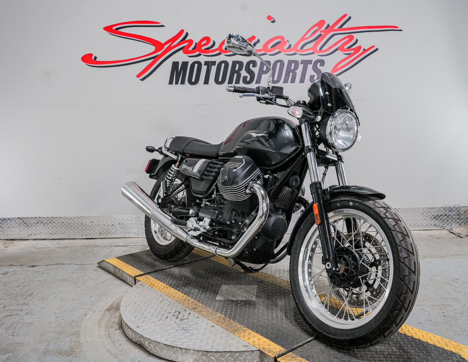 2020 Moto Guzzi V7 III Special in Sacramento, California - Photo 7