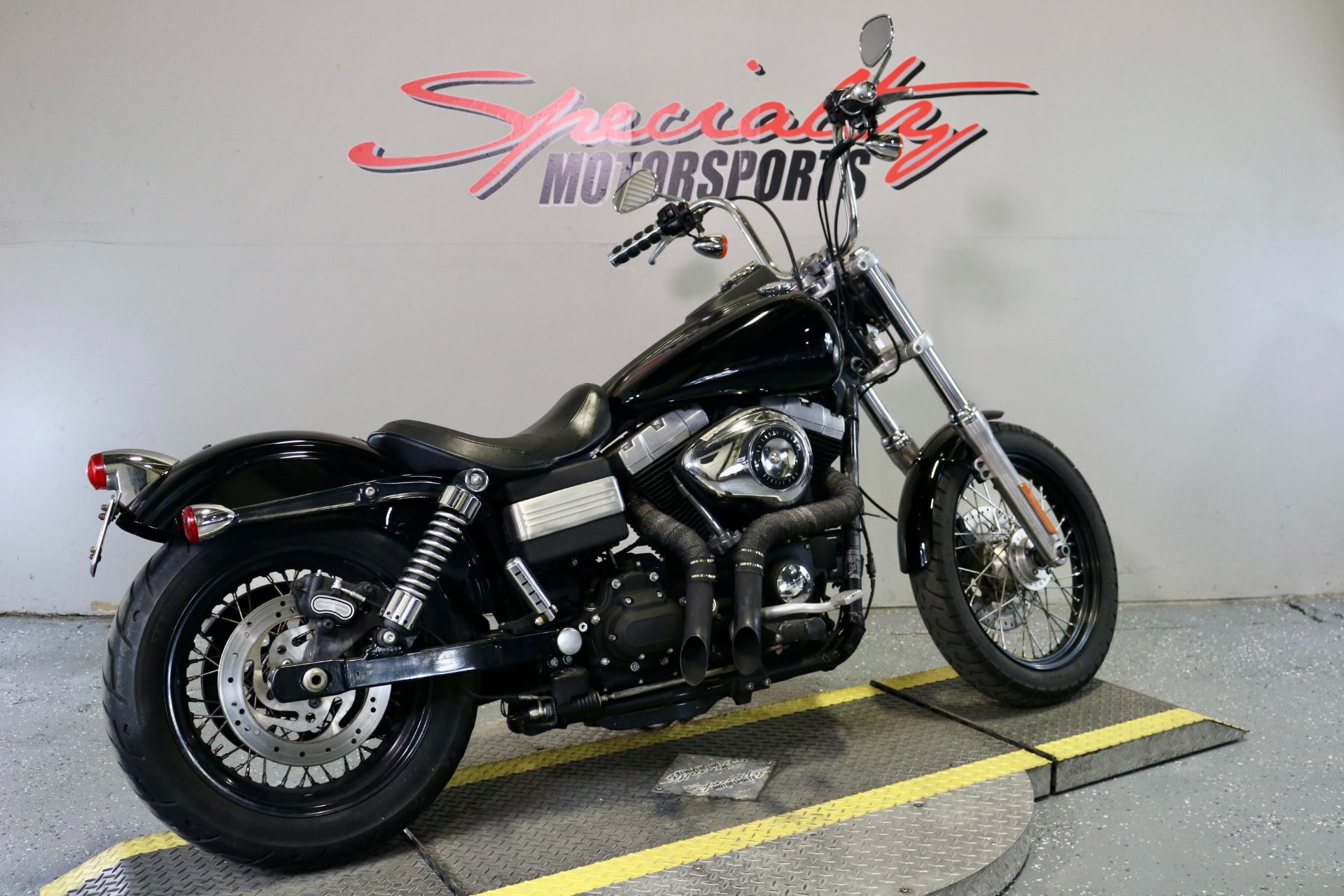 2011 Harley-Davidson Dyna® Street Bob® in Sacramento, California - Photo 2