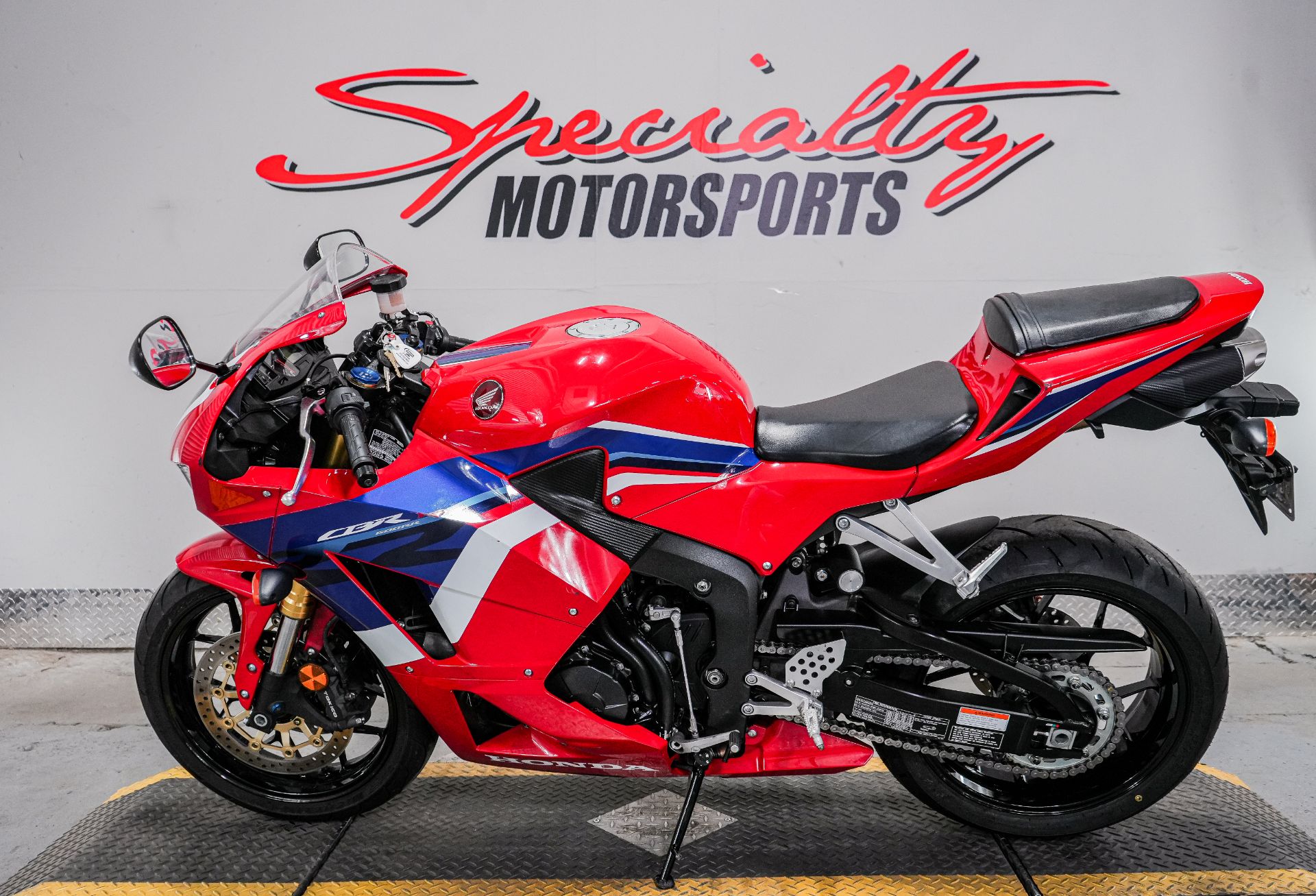 2023 Honda CBR600RR in Sacramento, California - Photo 4