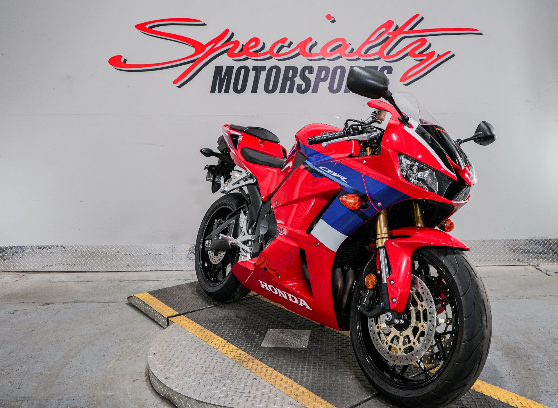 2023 Honda CBR600RR in Sacramento, California - Photo 7