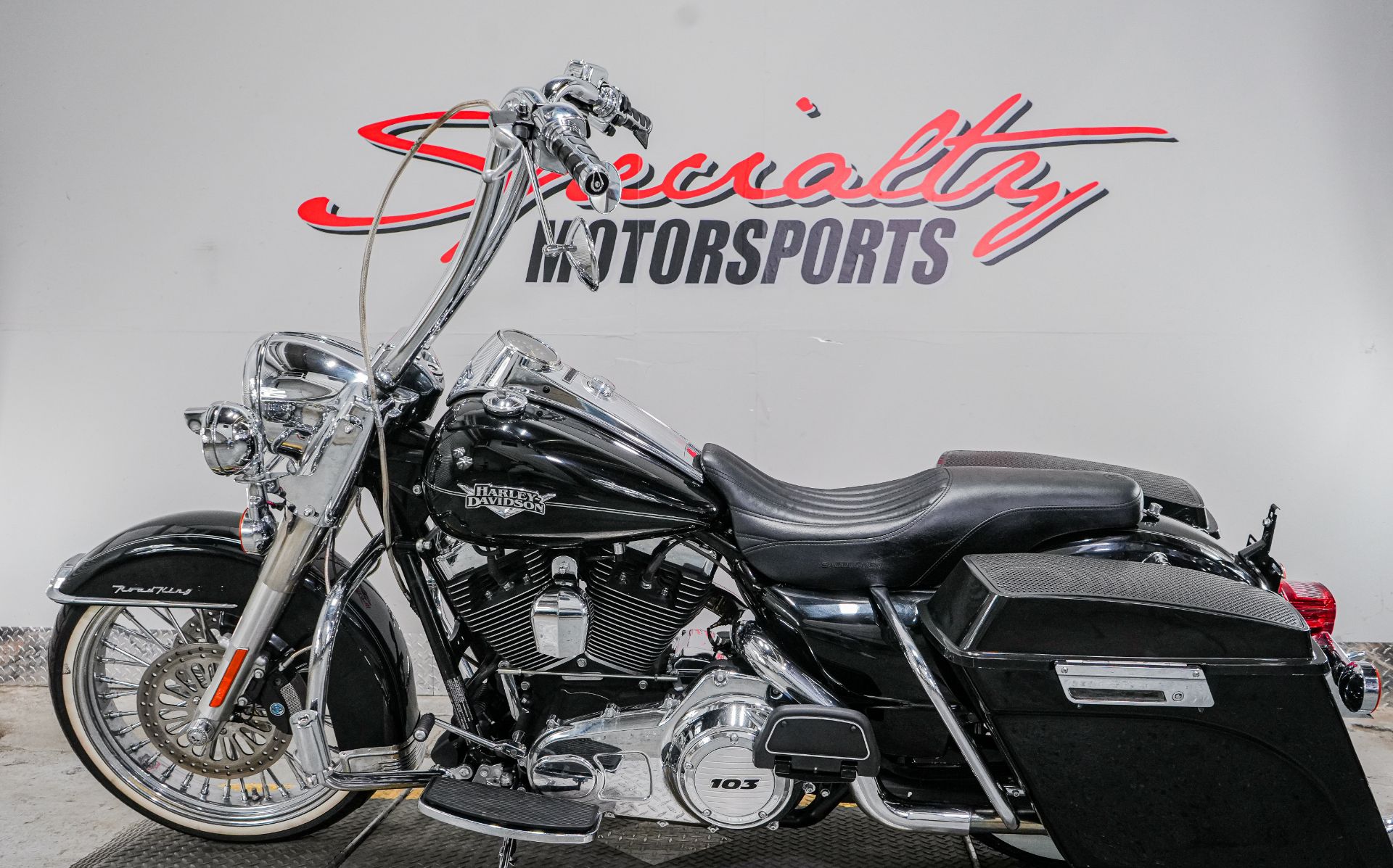 2013 Harley-Davidson Road King® Classic in Sacramento, California - Photo 4
