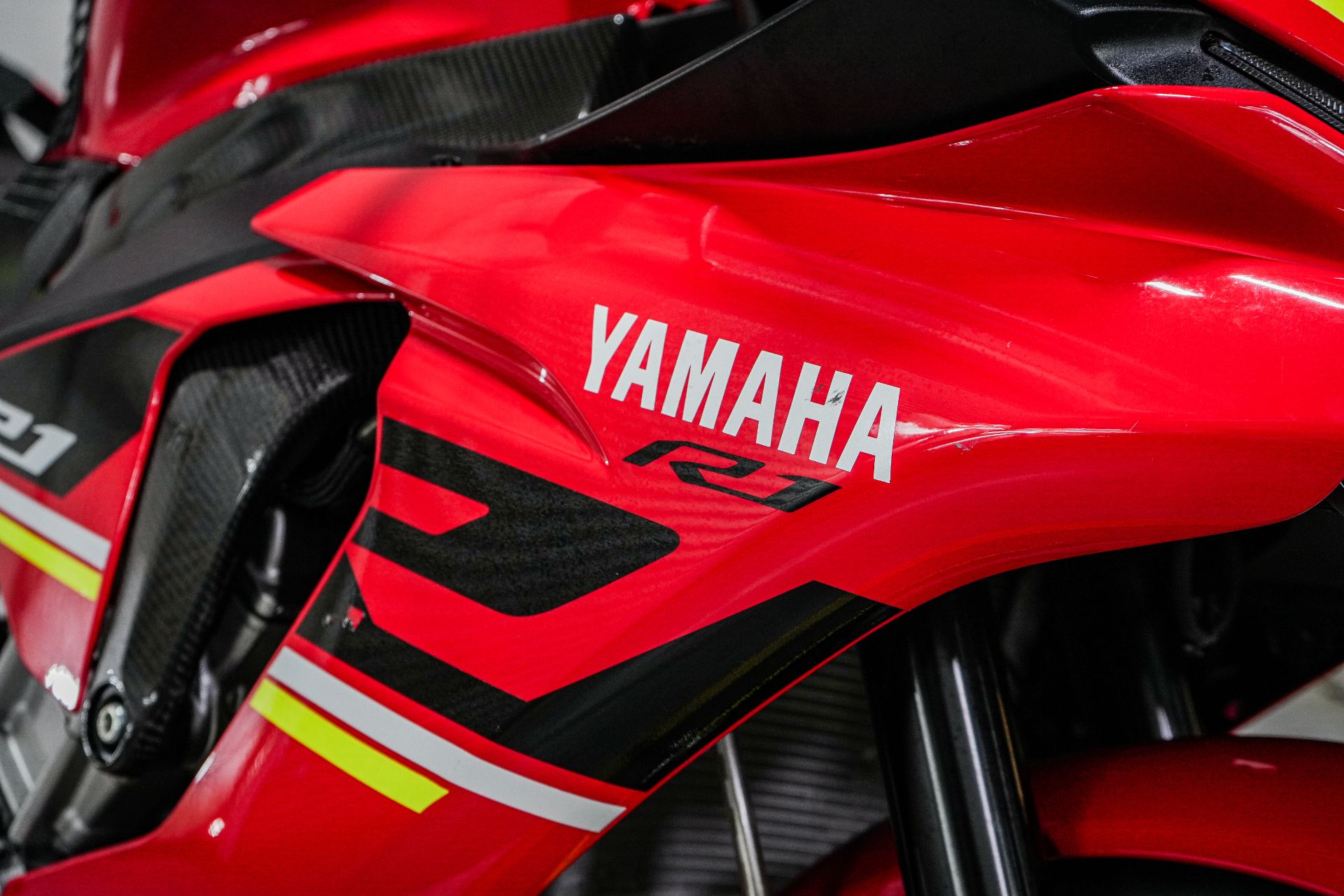 2015 Yamaha YZF-R1 in Sacramento, California - Photo 9